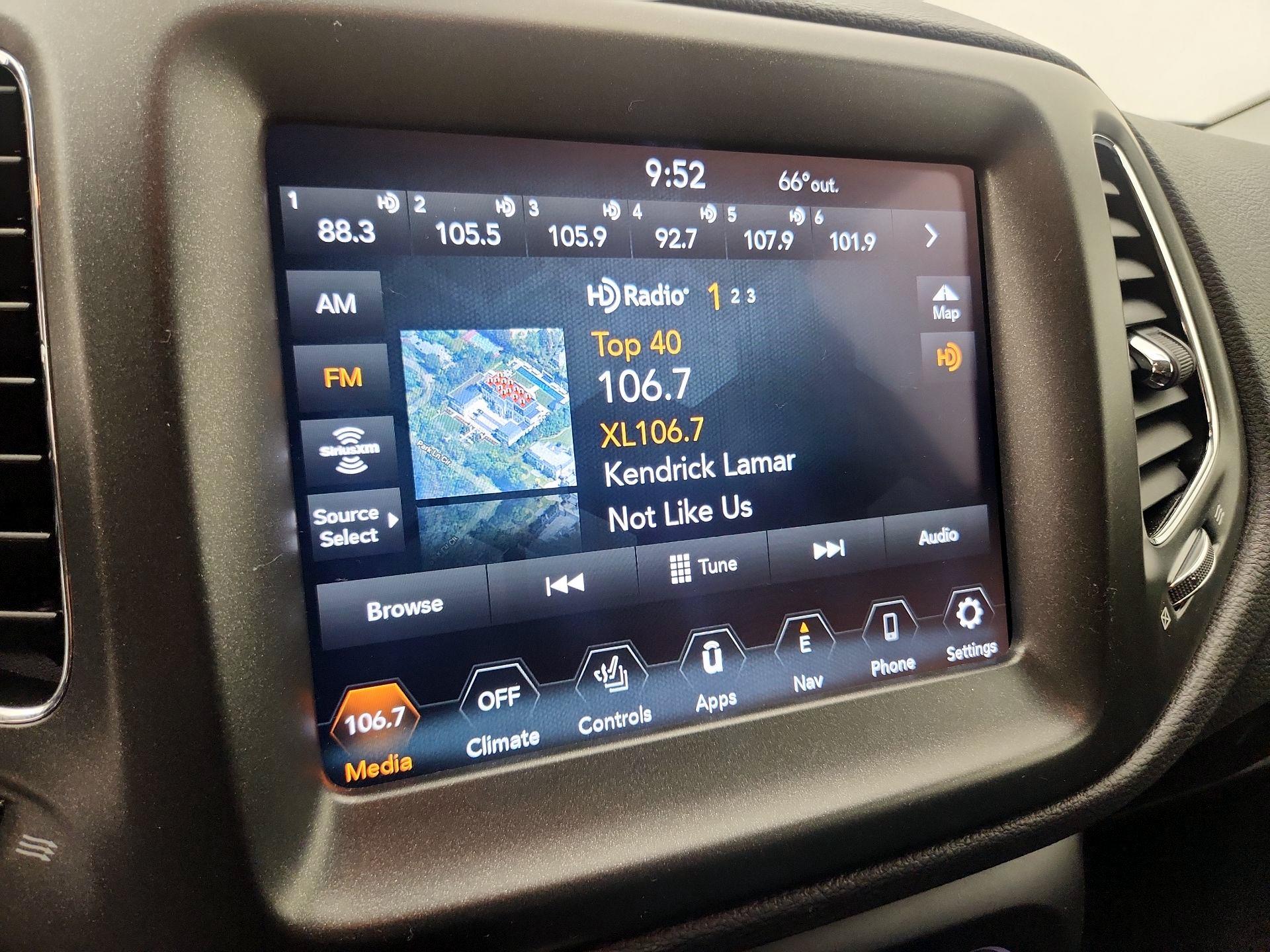 Thumbnail: 2021 Jeep Compass - 16