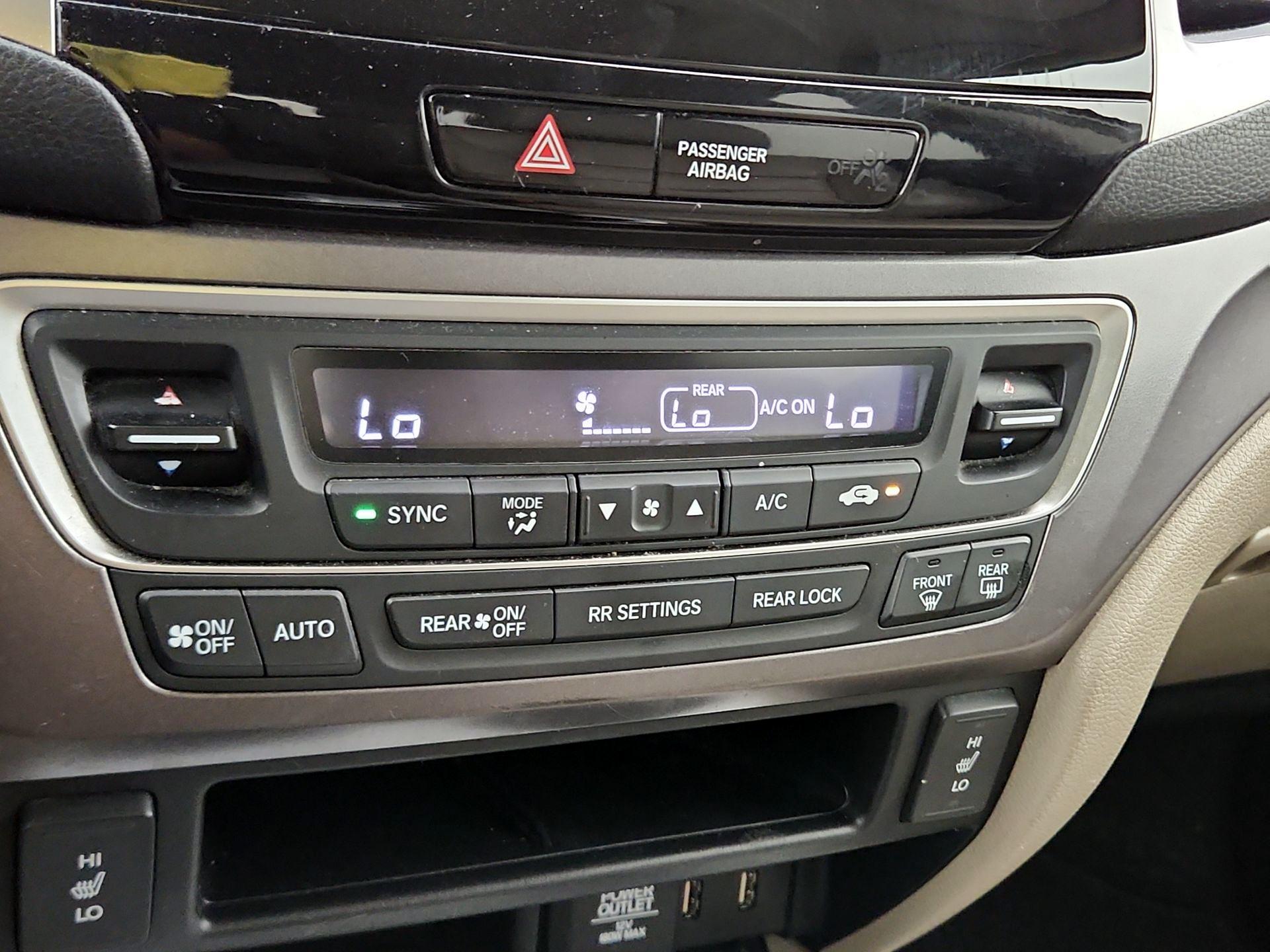 Thumbnail: 2018 Honda Pilot - 16