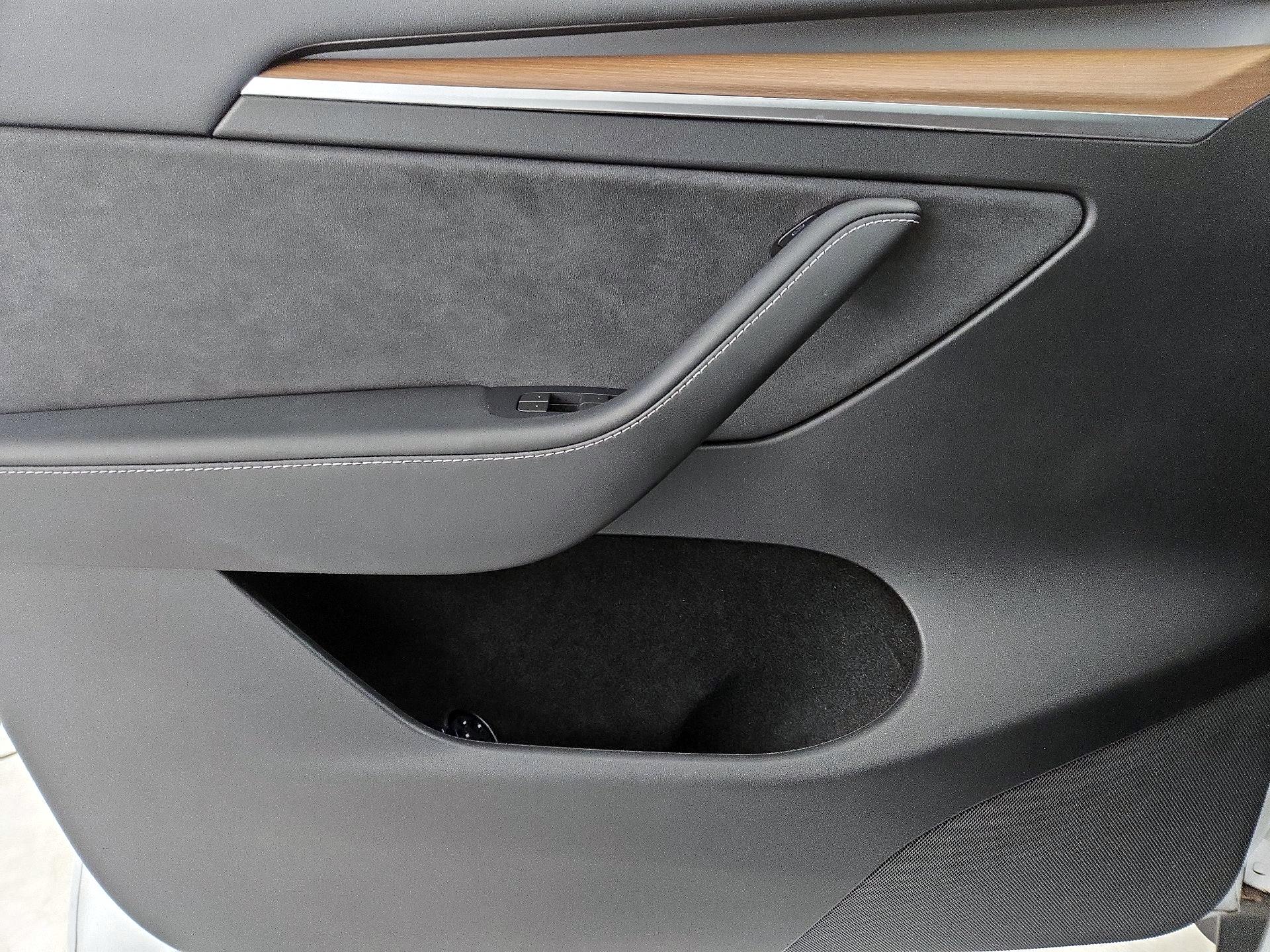 Thumbnail: 2023 Tesla Model Y - 12