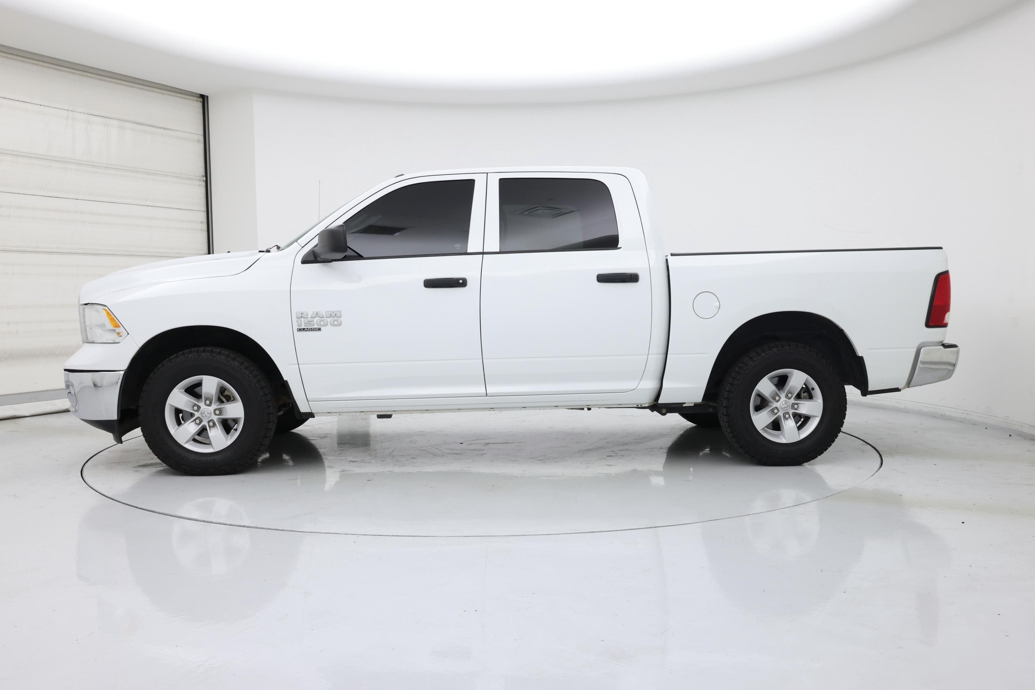 Thumbnail: 2022 RAM 1500 Classic - 3