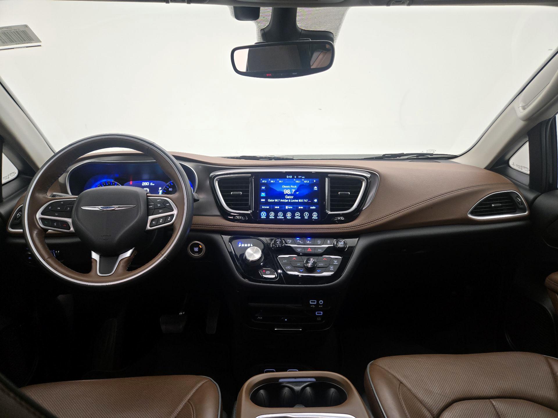 Thumbnail: 2017 Chrysler Pacifica - 9