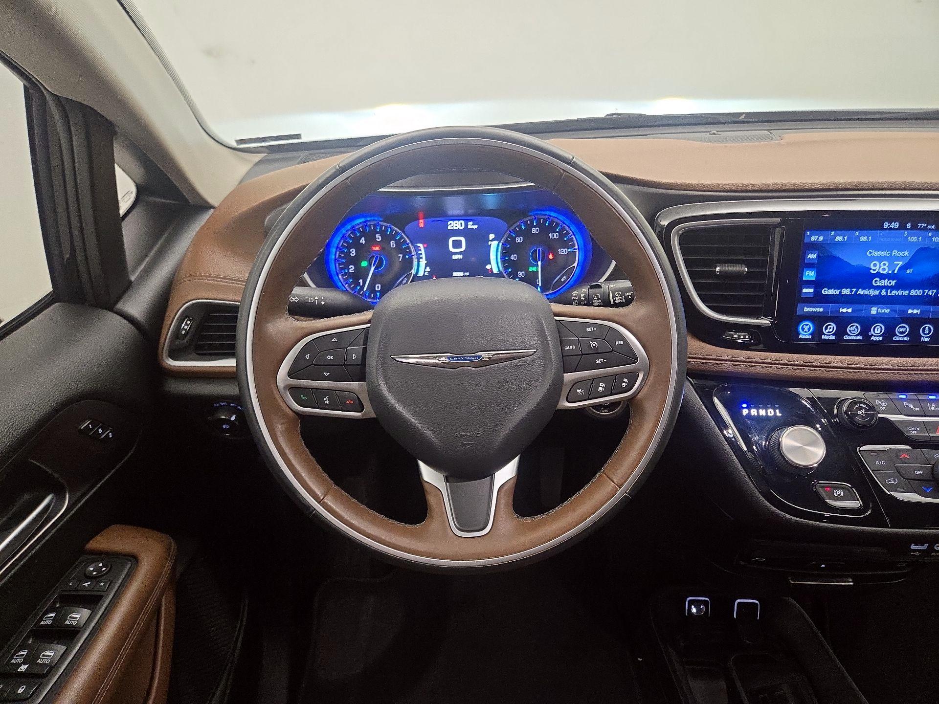 Thumbnail: 2017 Chrysler Pacifica - 10