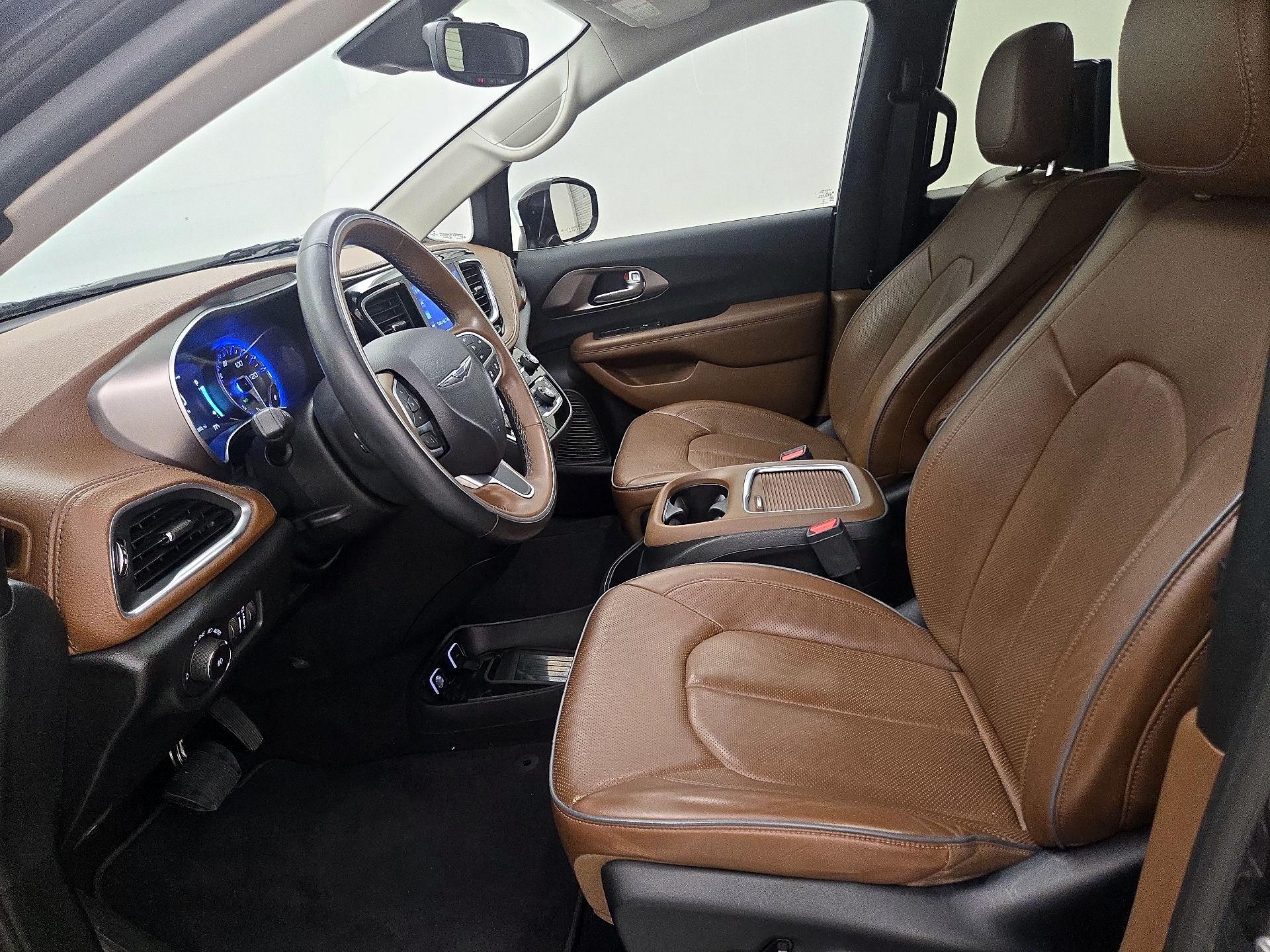 Thumbnail: 2017 Chrysler Pacifica - 11