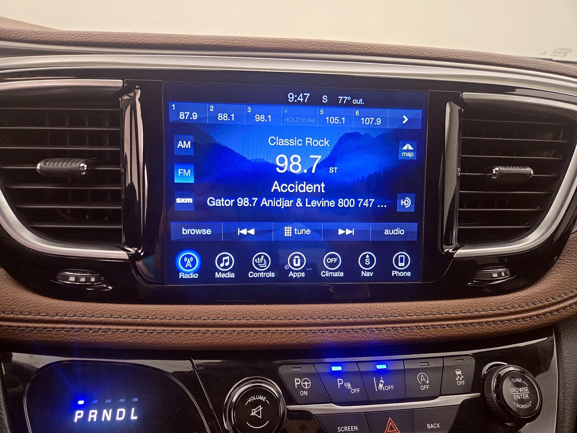 Thumbnail: 2017 Chrysler Pacifica - 16