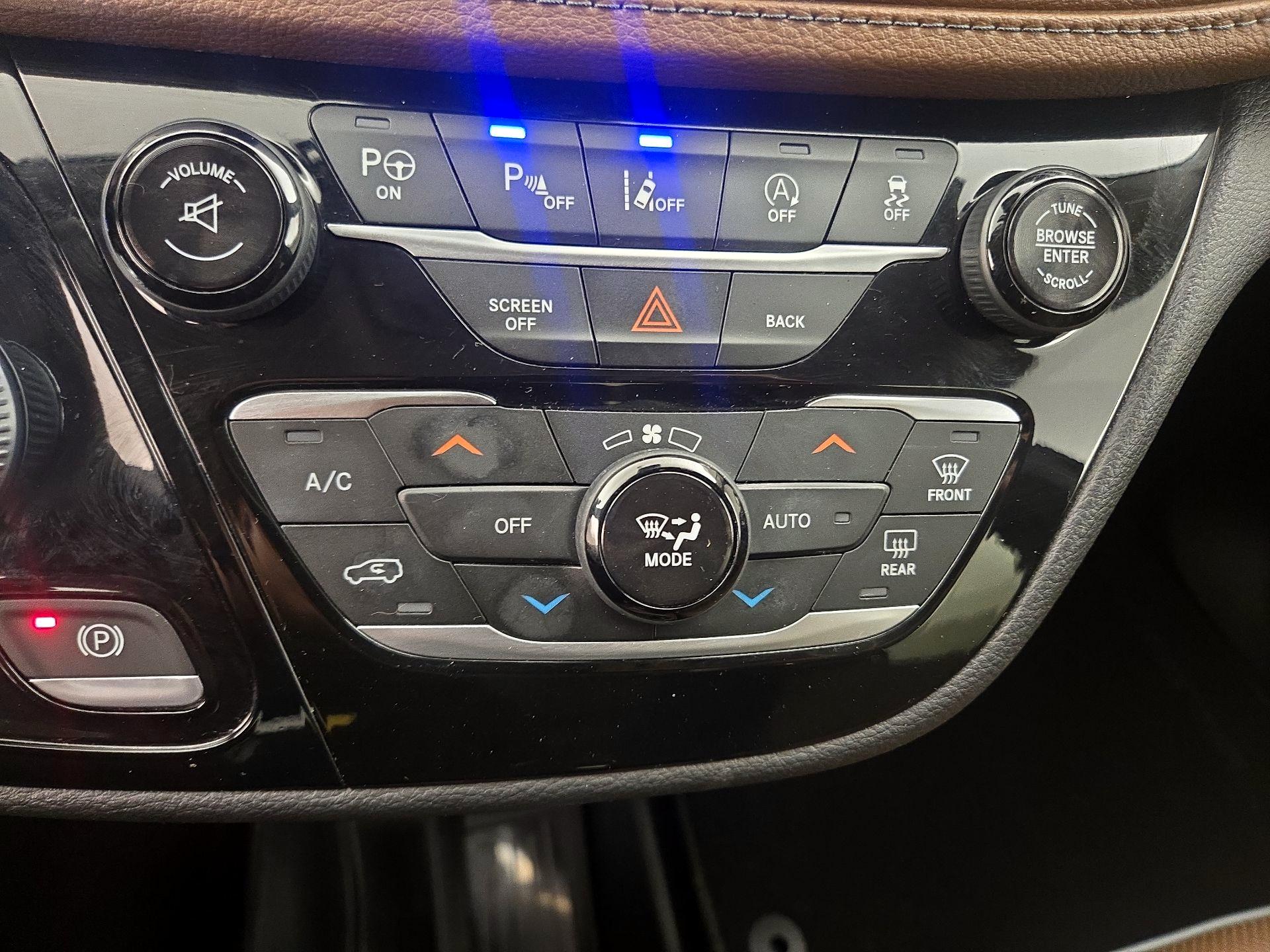 Thumbnail: 2017 Chrysler Pacifica - 17