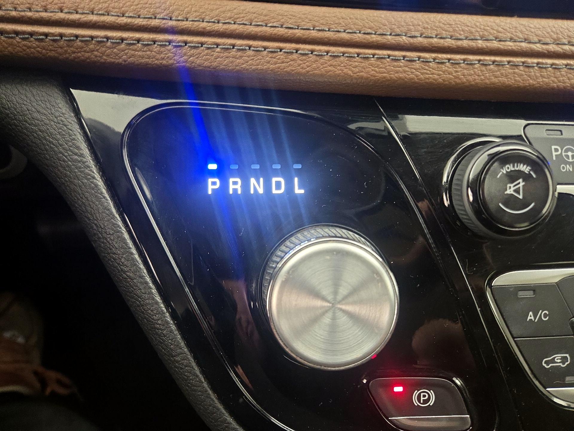 Thumbnail: 2017 Chrysler Pacifica - 18