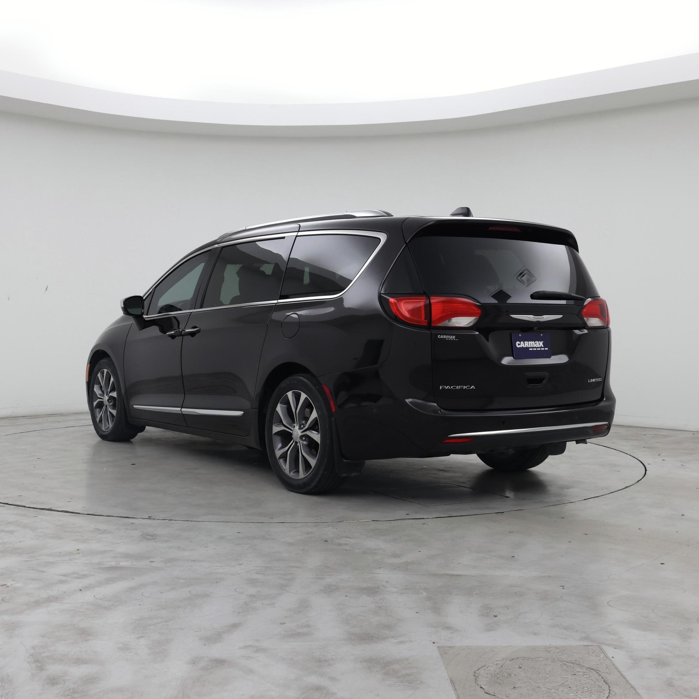 Thumbnail: 2017 Chrysler Pacifica - 2