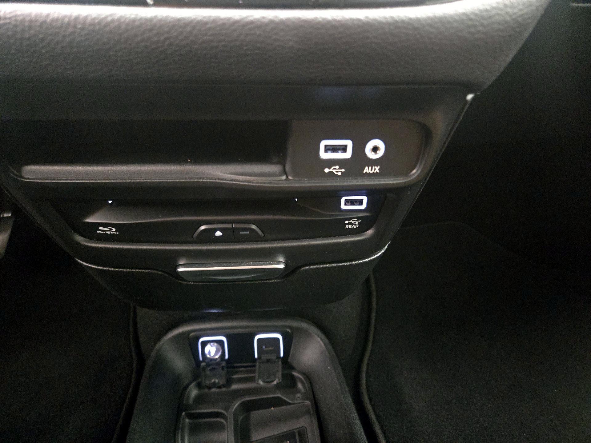 Thumbnail: 2017 Chrysler Pacifica - 19