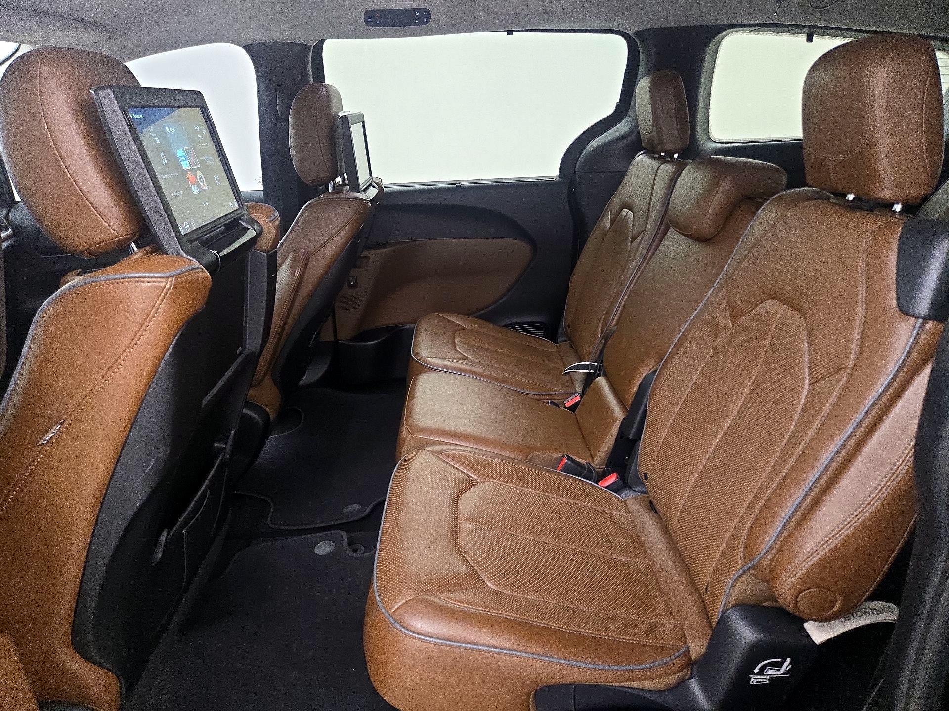 Thumbnail: 2017 Chrysler Pacifica - 20