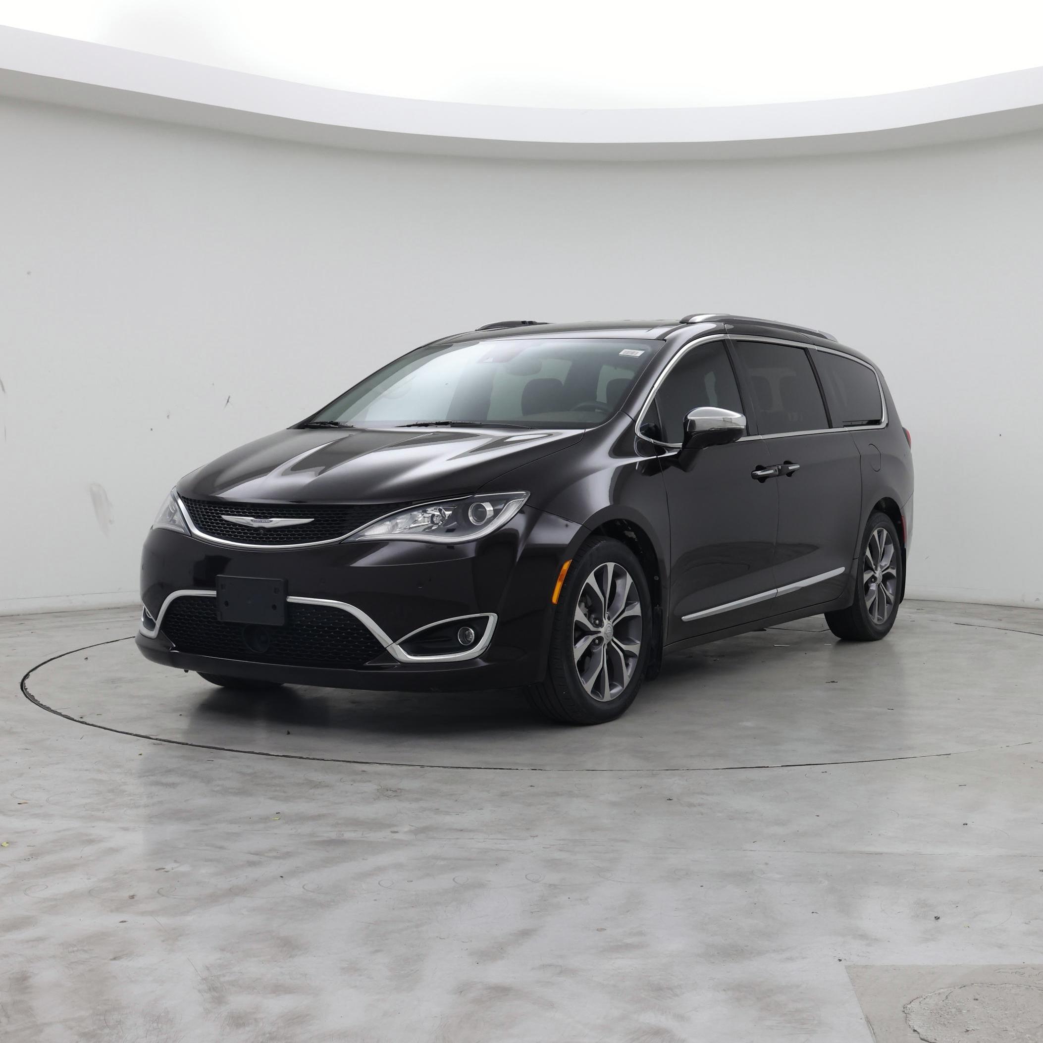 Thumbnail: 2017 Chrysler Pacifica - 4