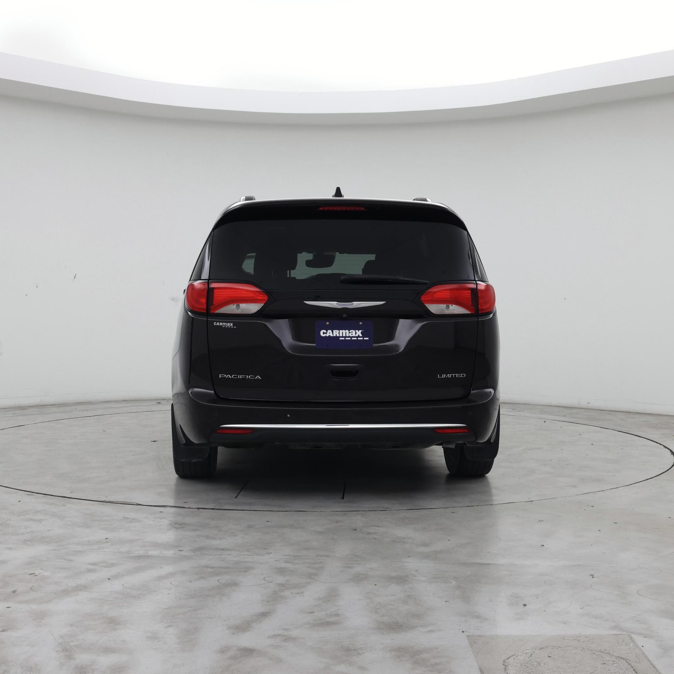 Thumbnail: 2017 Chrysler Pacifica - 6