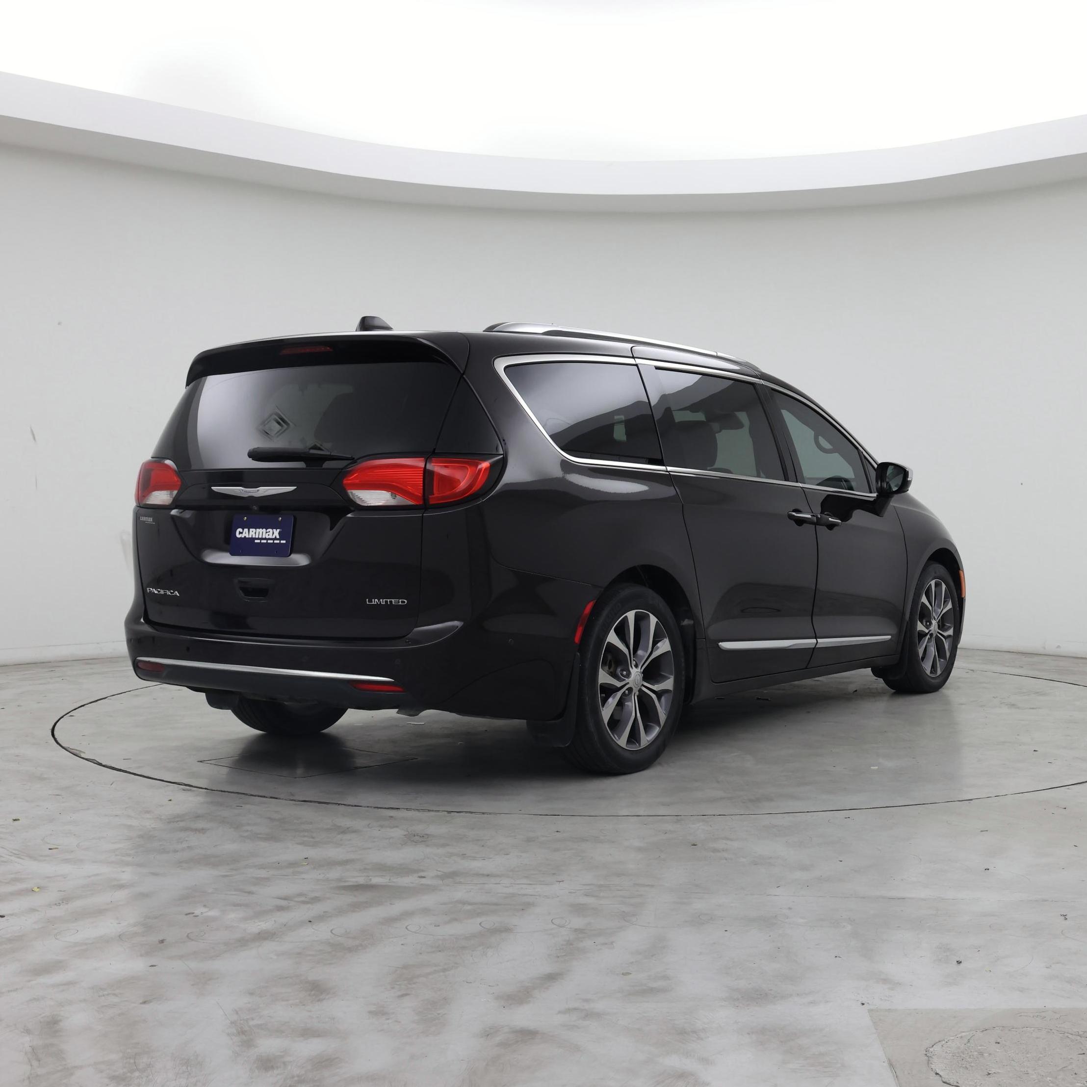 Thumbnail: 2017 Chrysler Pacifica - 8