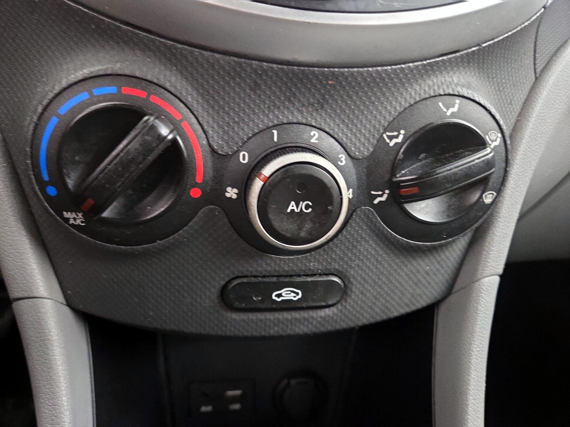Thumbnail: 2014 Hyundai Accent - 15