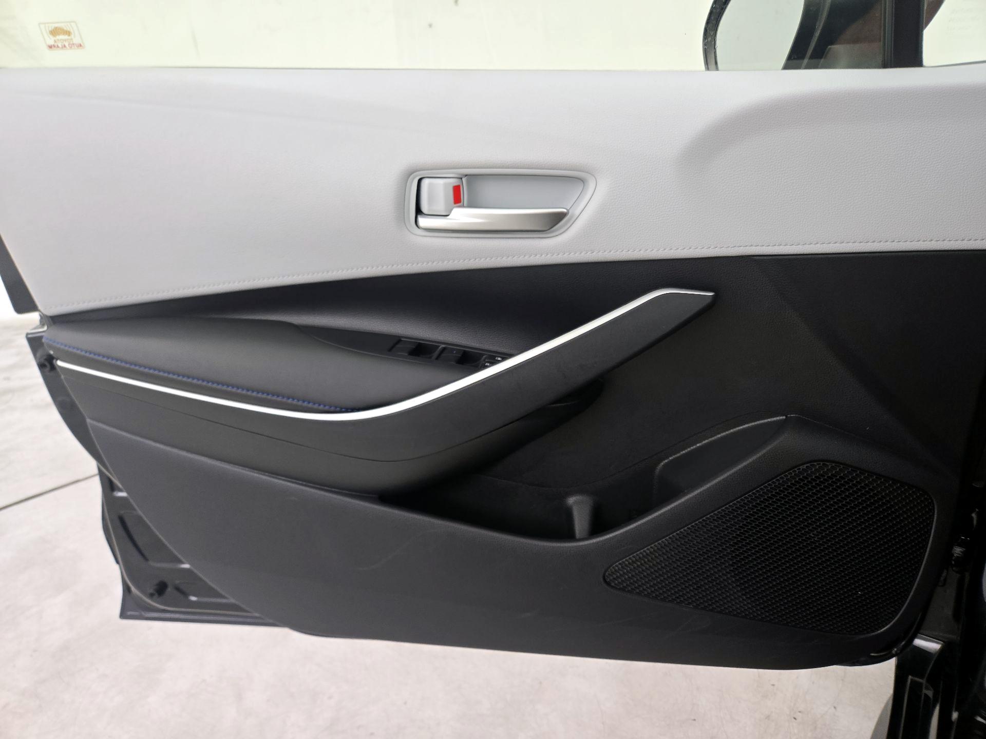 Thumbnail: 2020 Toyota Corolla - 12