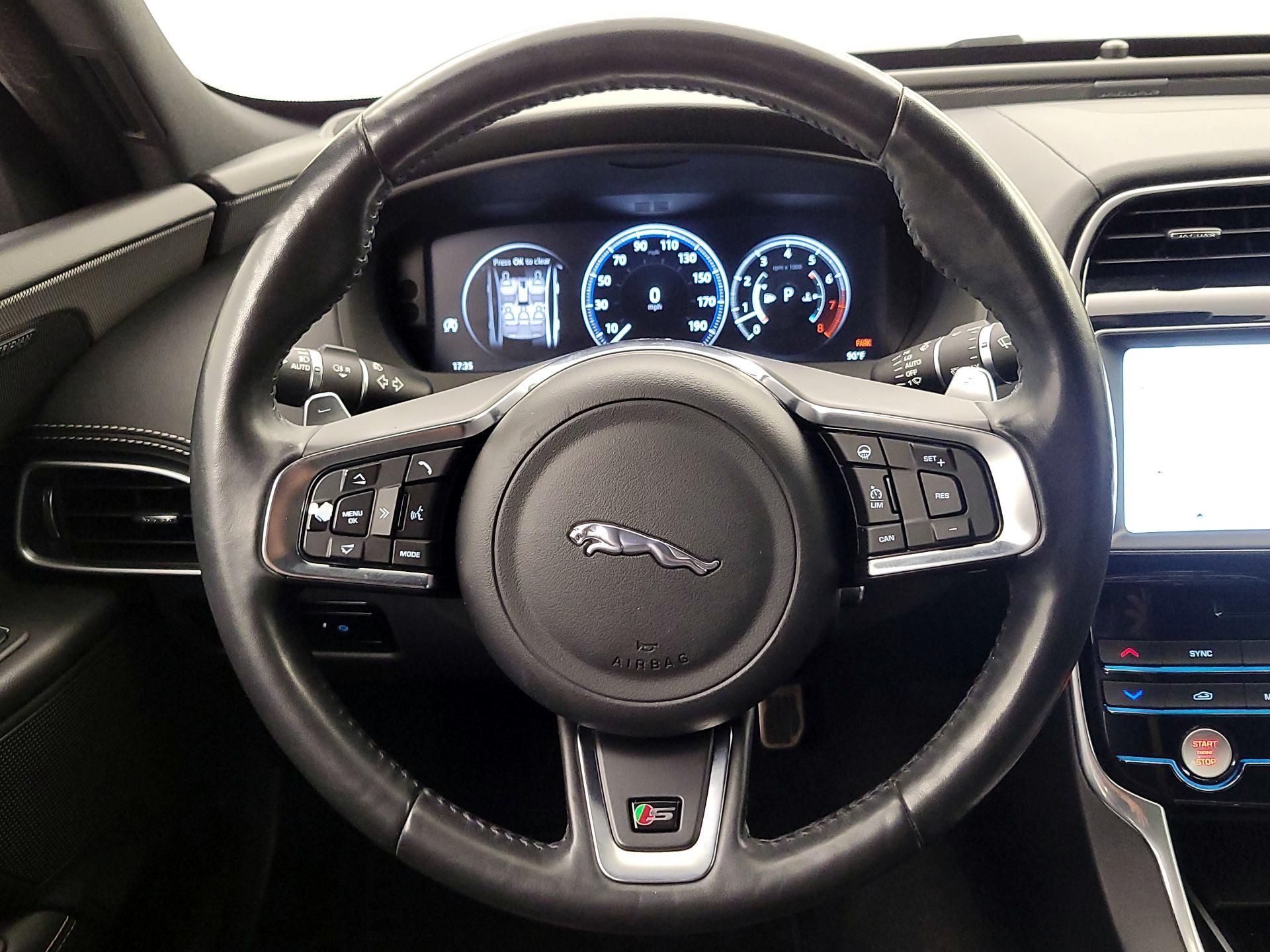 Thumbnail: 2018 Jaguar XE - 10