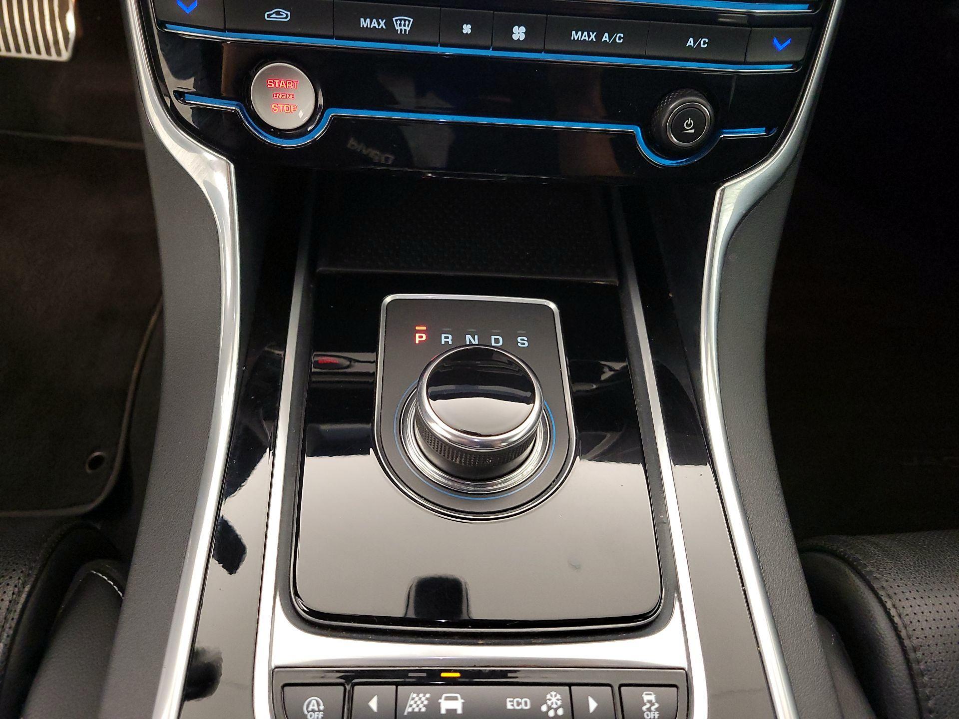 Thumbnail: 2018 Jaguar XE - 18