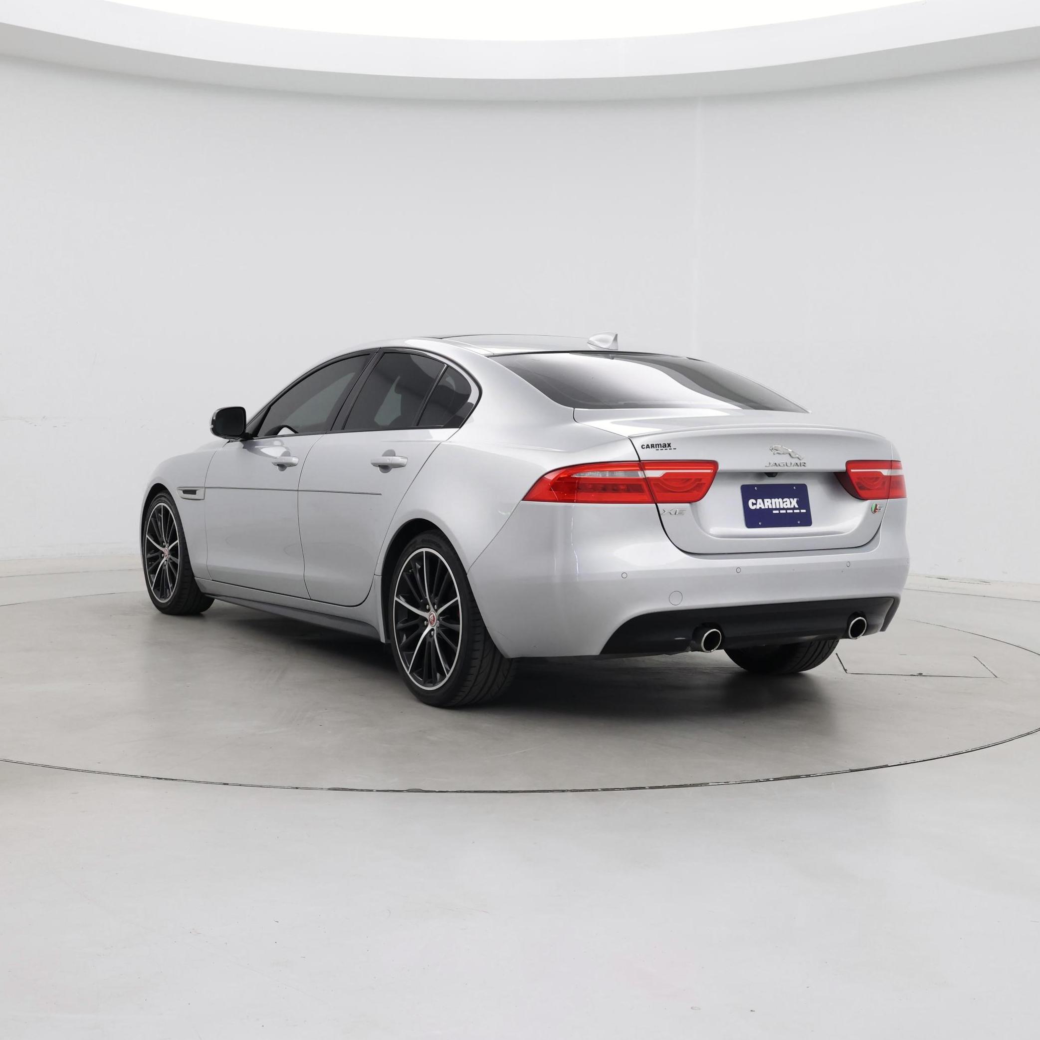 Thumbnail: 2018 Jaguar XE - 2