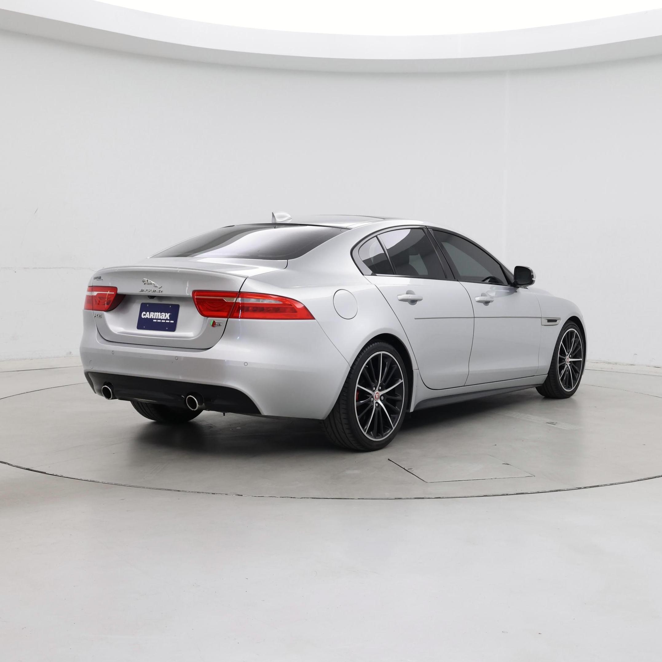 Thumbnail: 2018 Jaguar XE - 8