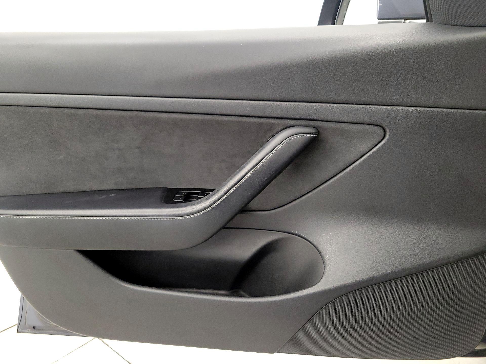 Thumbnail: 2020 Tesla Model 3 - 12