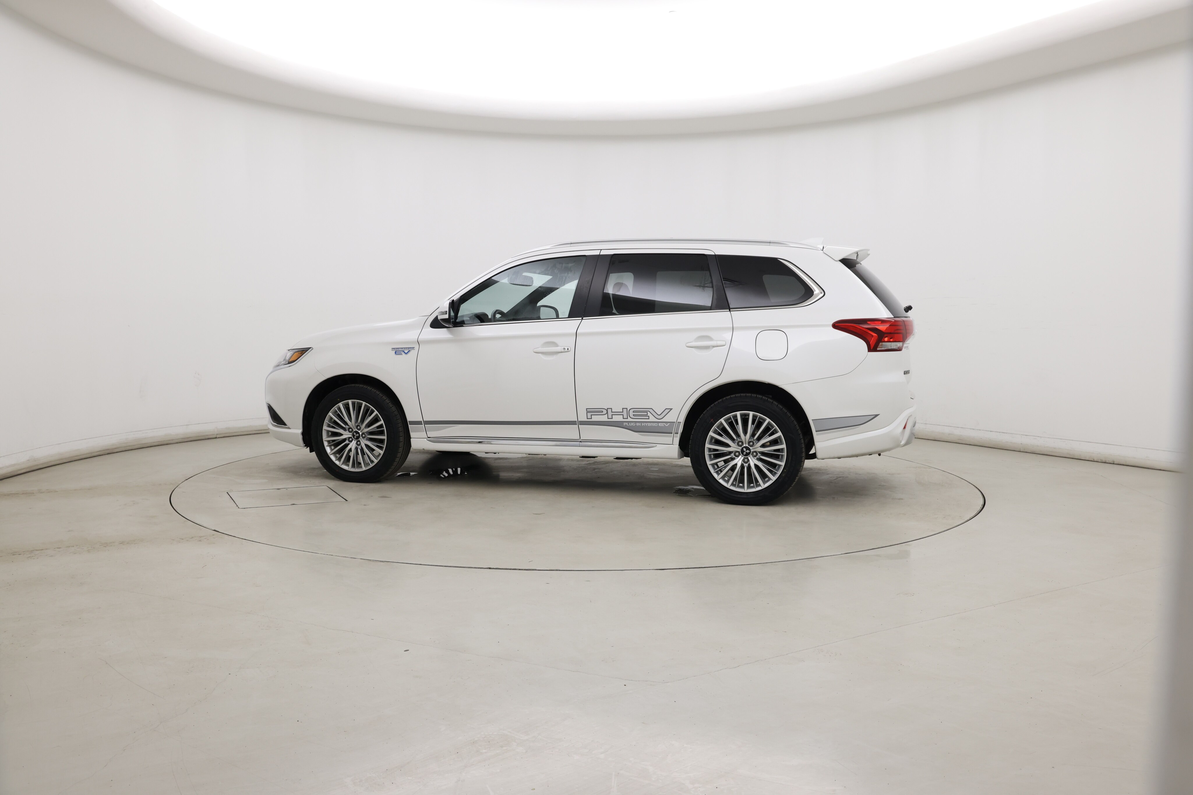 Thumbnail: 2019 Mitsubishi Outlander - 9