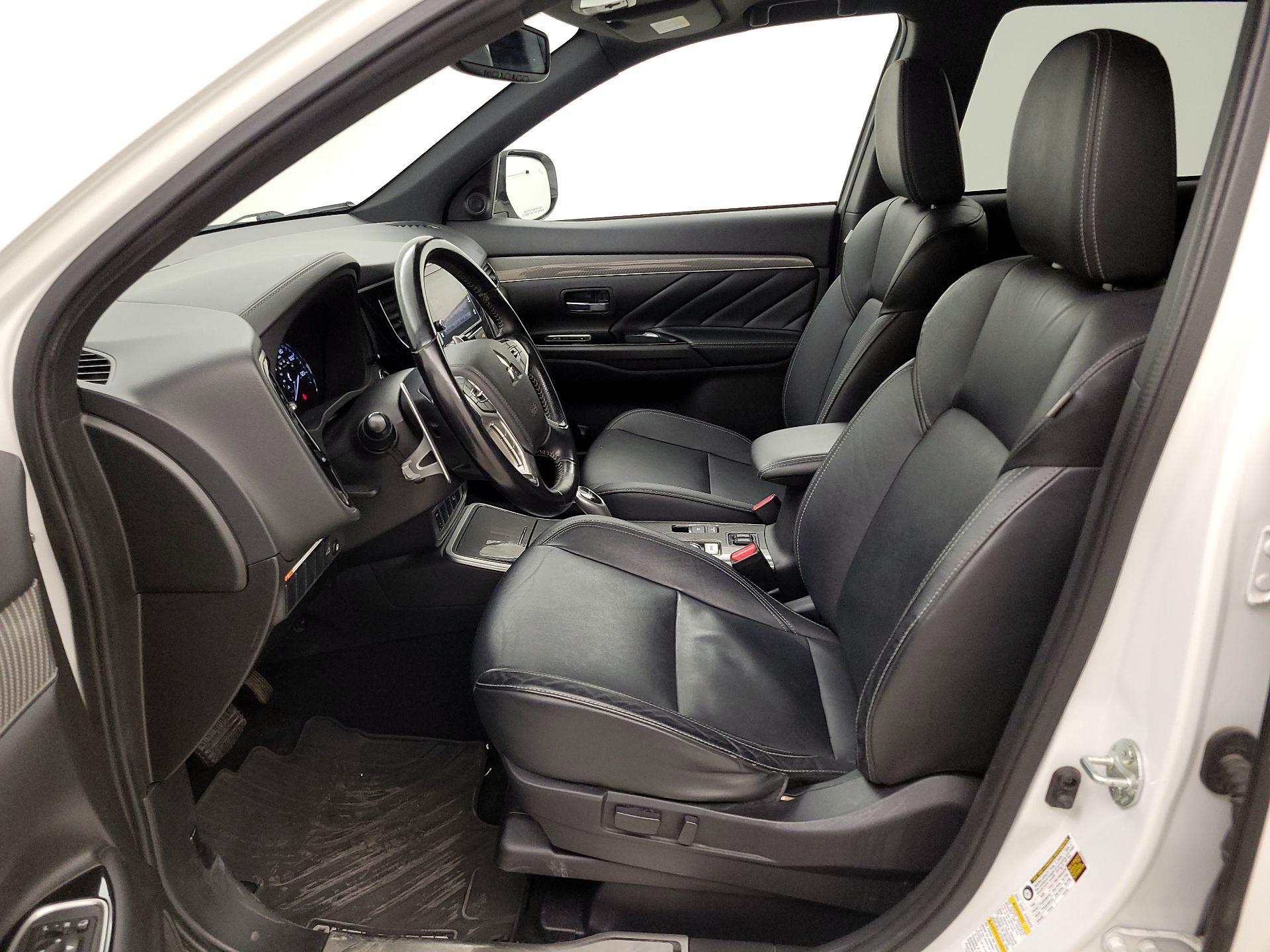 Thumbnail: 2019 Mitsubishi Outlander - 11