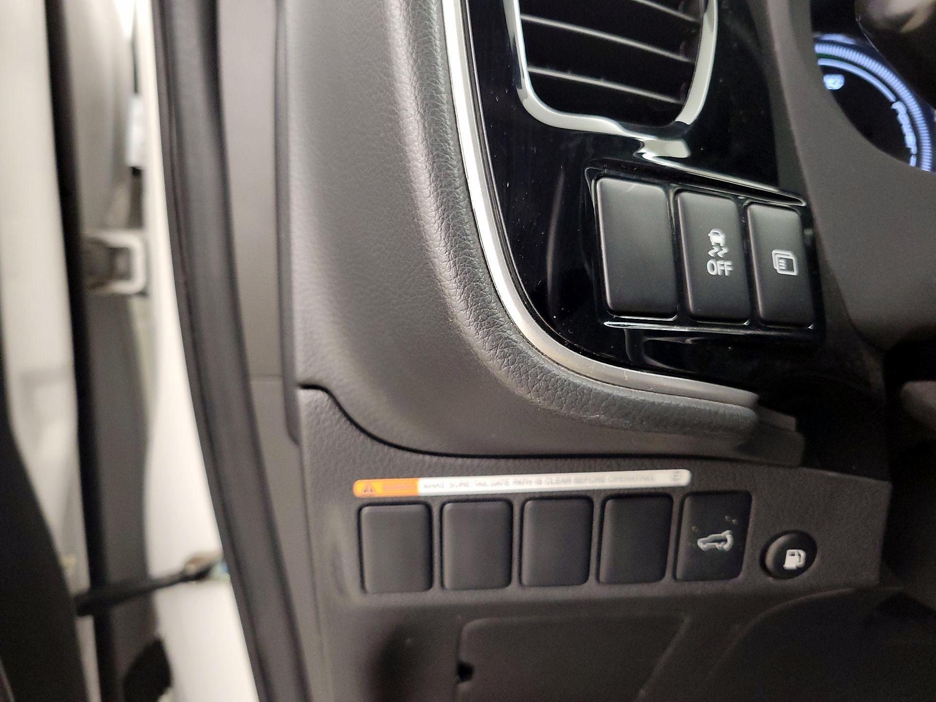 Thumbnail: 2019 Mitsubishi Outlander - 13