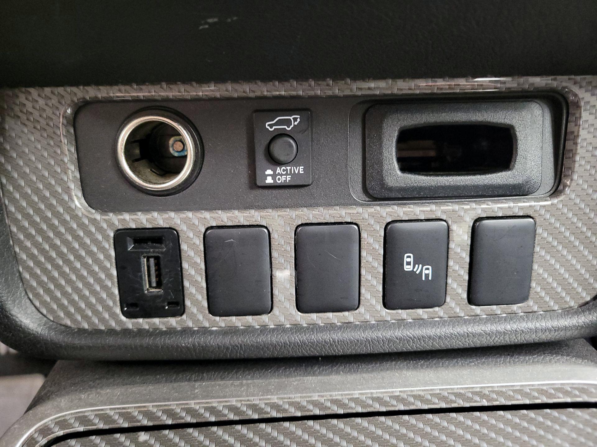 Thumbnail: 2019 Mitsubishi Outlander - 18