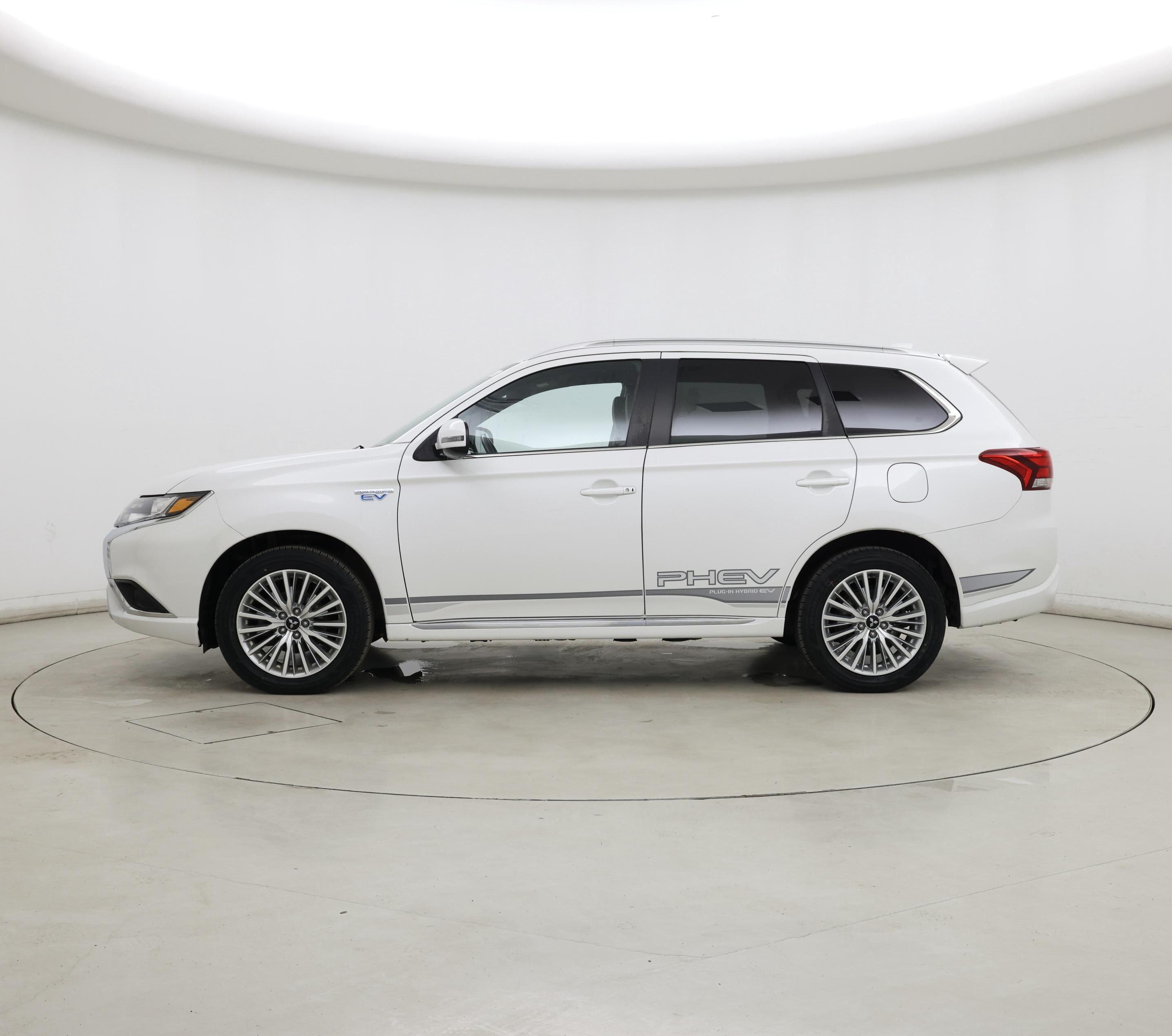 Thumbnail: 2019 Mitsubishi Outlander - 3