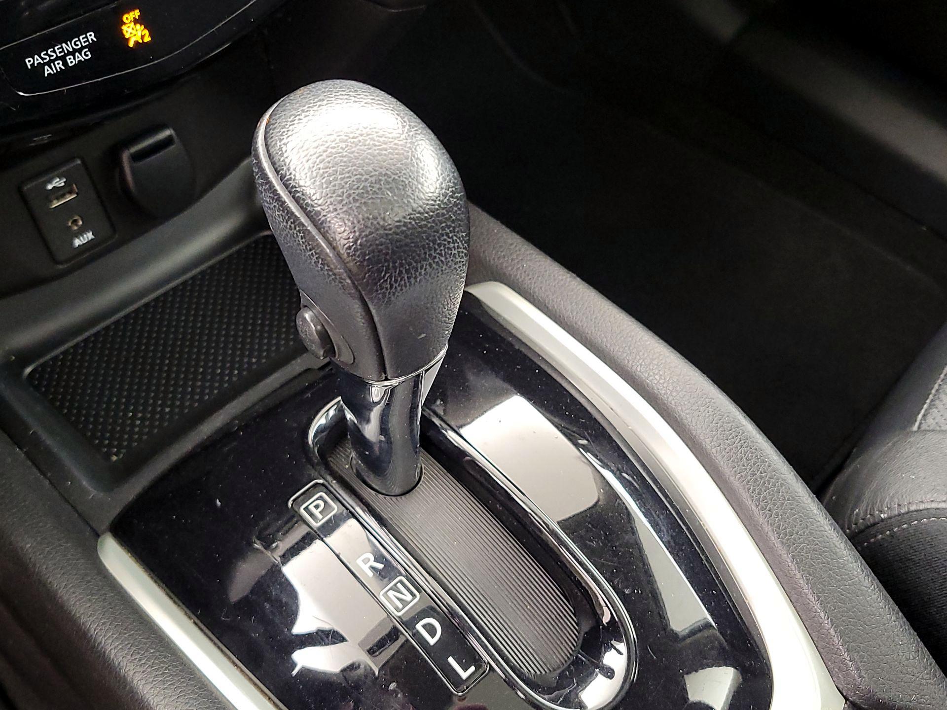 Thumbnail: 2015 Nissan Rogue - 18