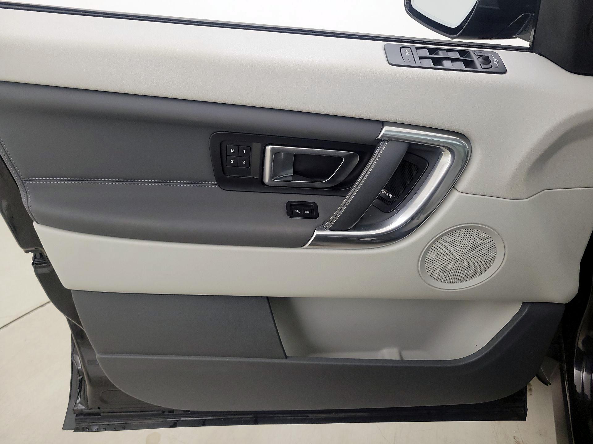 Thumbnail: 2019 Land Rover Discovery Sport - 12