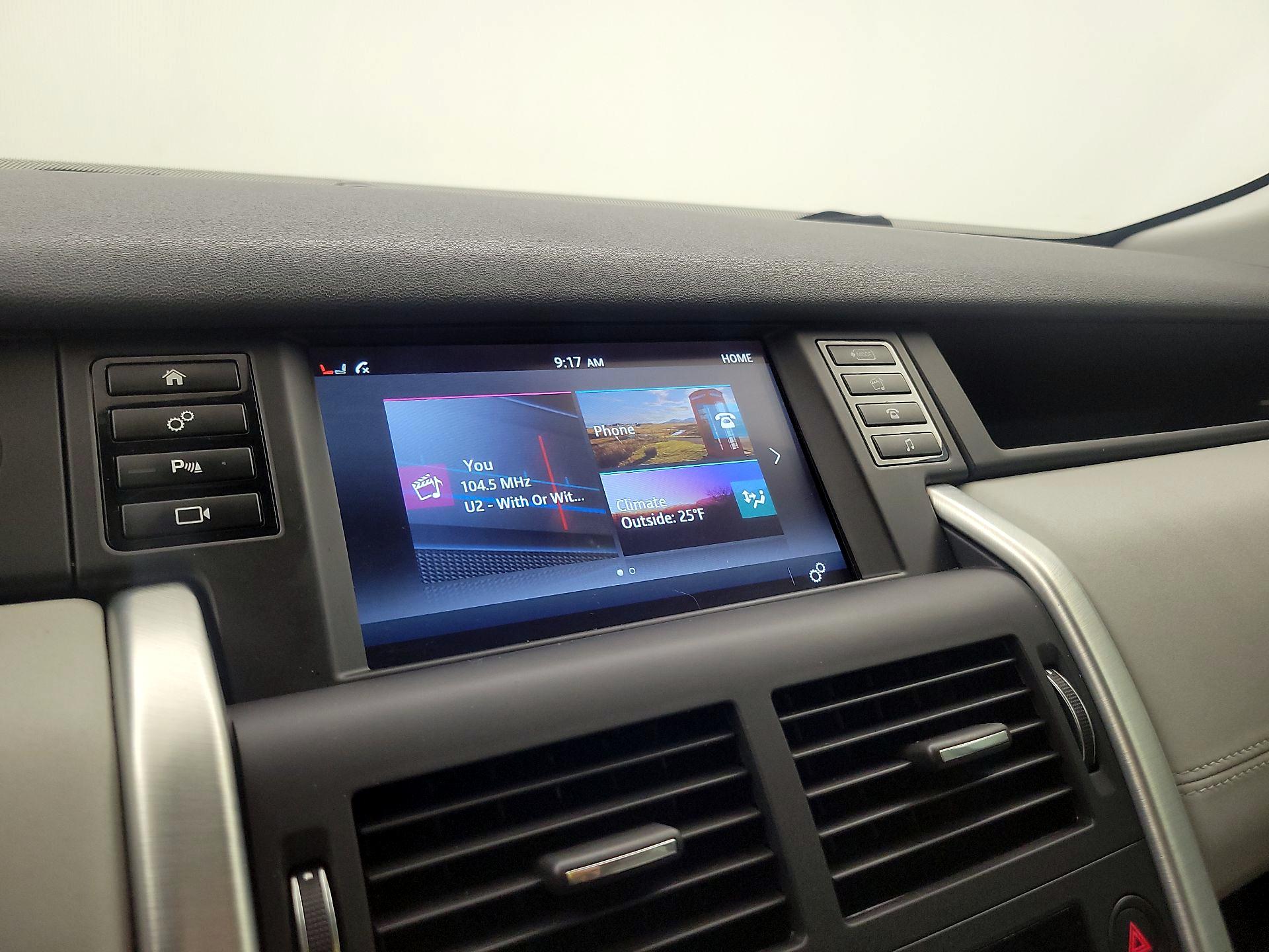 Thumbnail: 2019 Land Rover Discovery Sport - 15