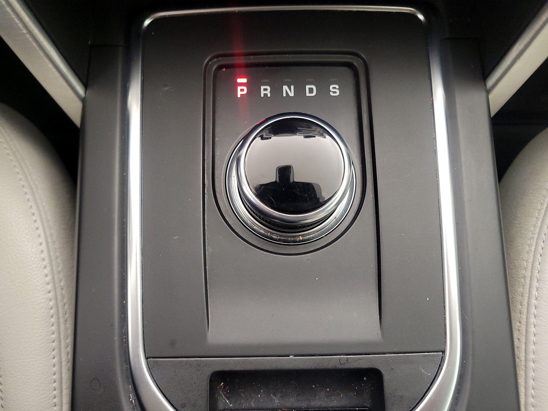 Thumbnail: 2019 Land Rover Discovery Sport - 17