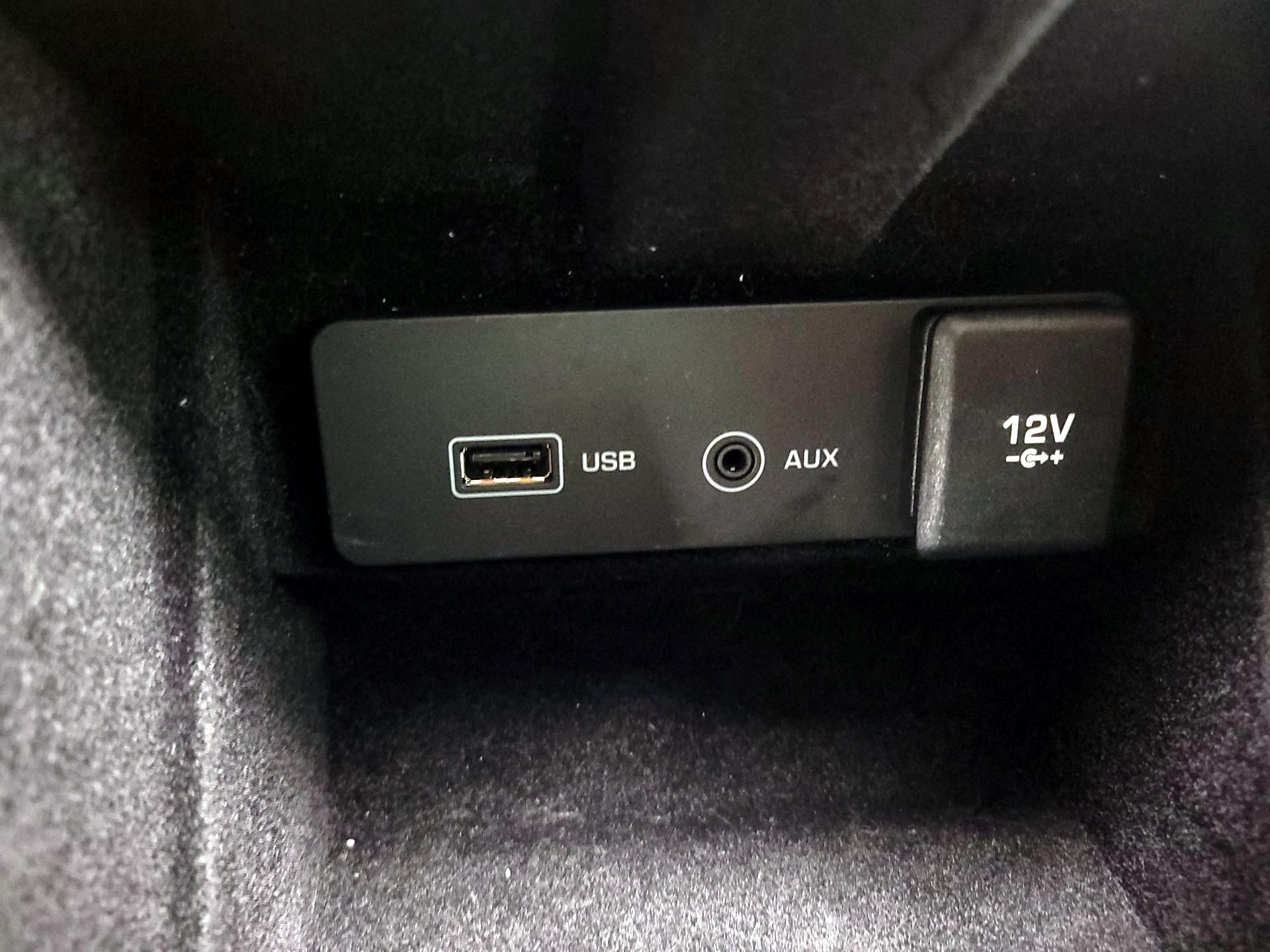 Thumbnail: 2019 Land Rover Discovery Sport - 18