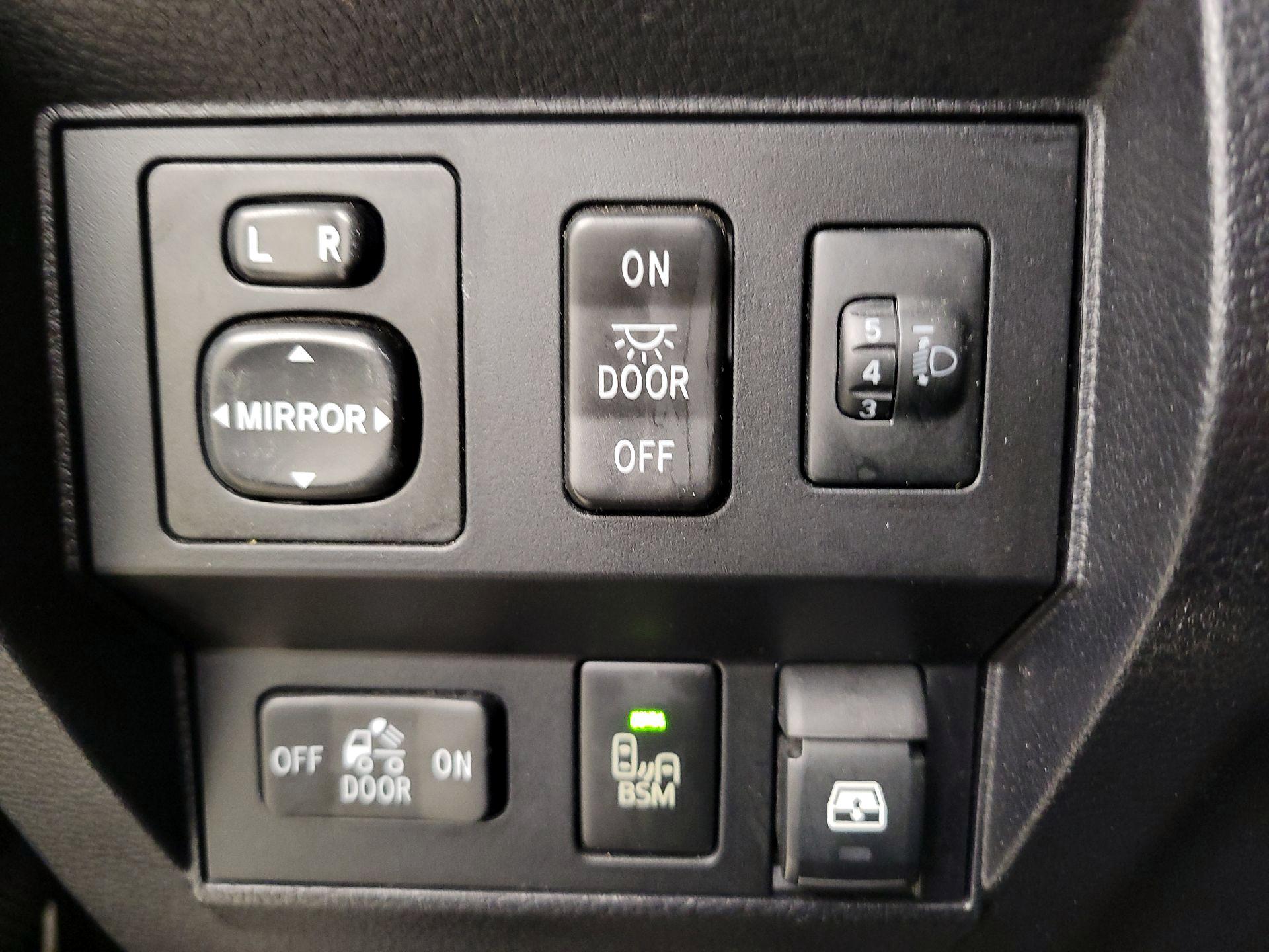 Thumbnail: 2016 Toyota Tundra - 13