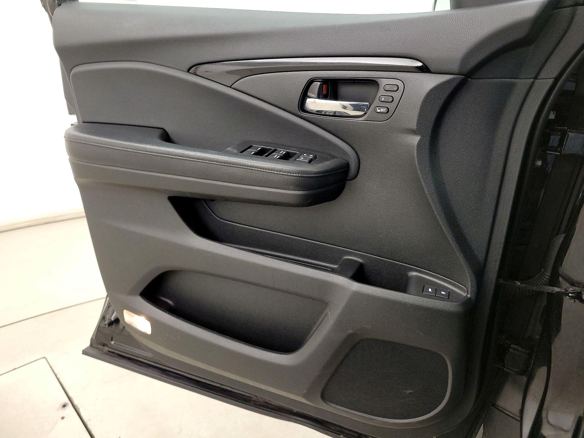 Thumbnail: 2018 Honda Pilot - 12