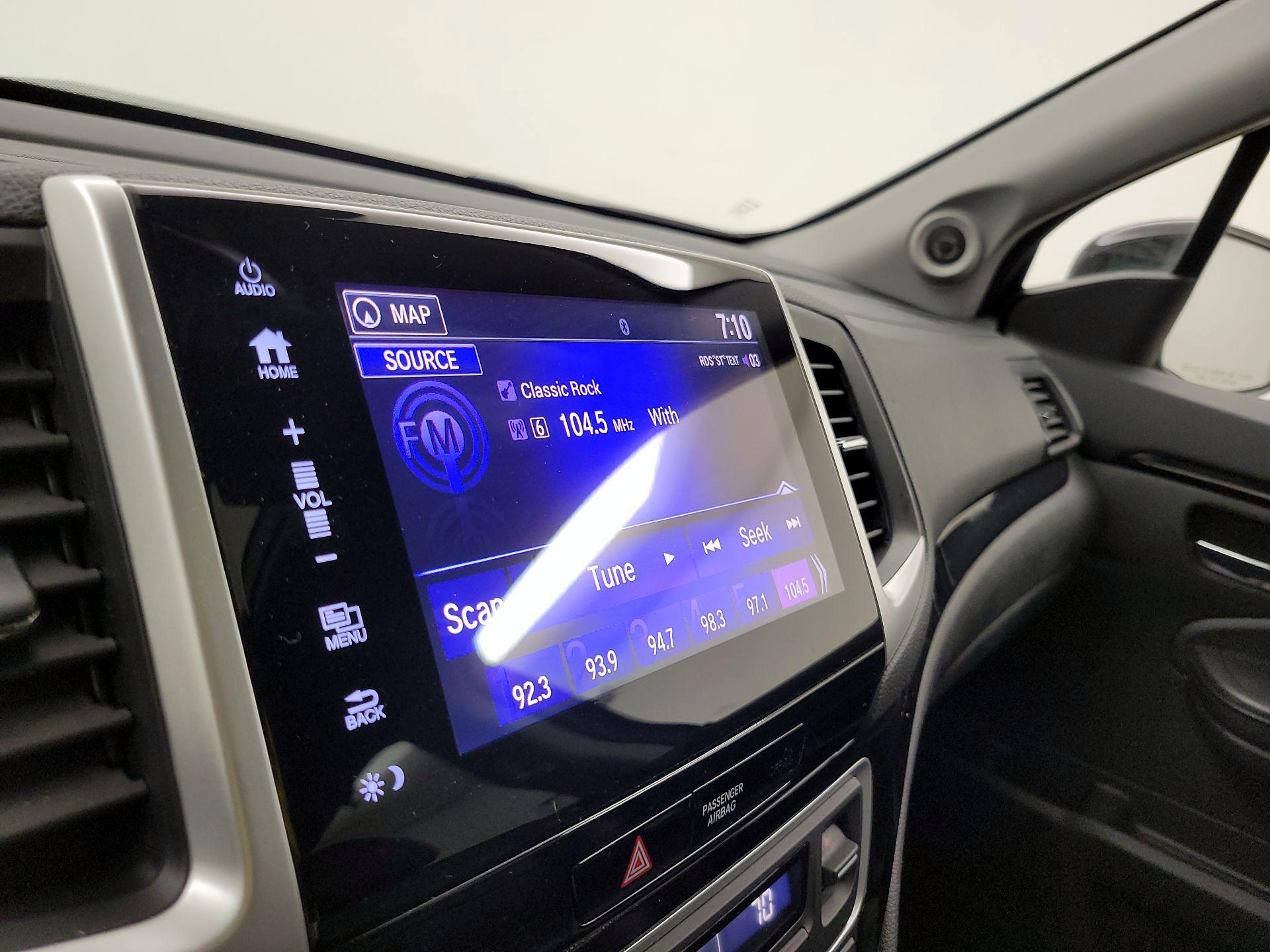 Thumbnail: 2018 Honda Pilot - 16