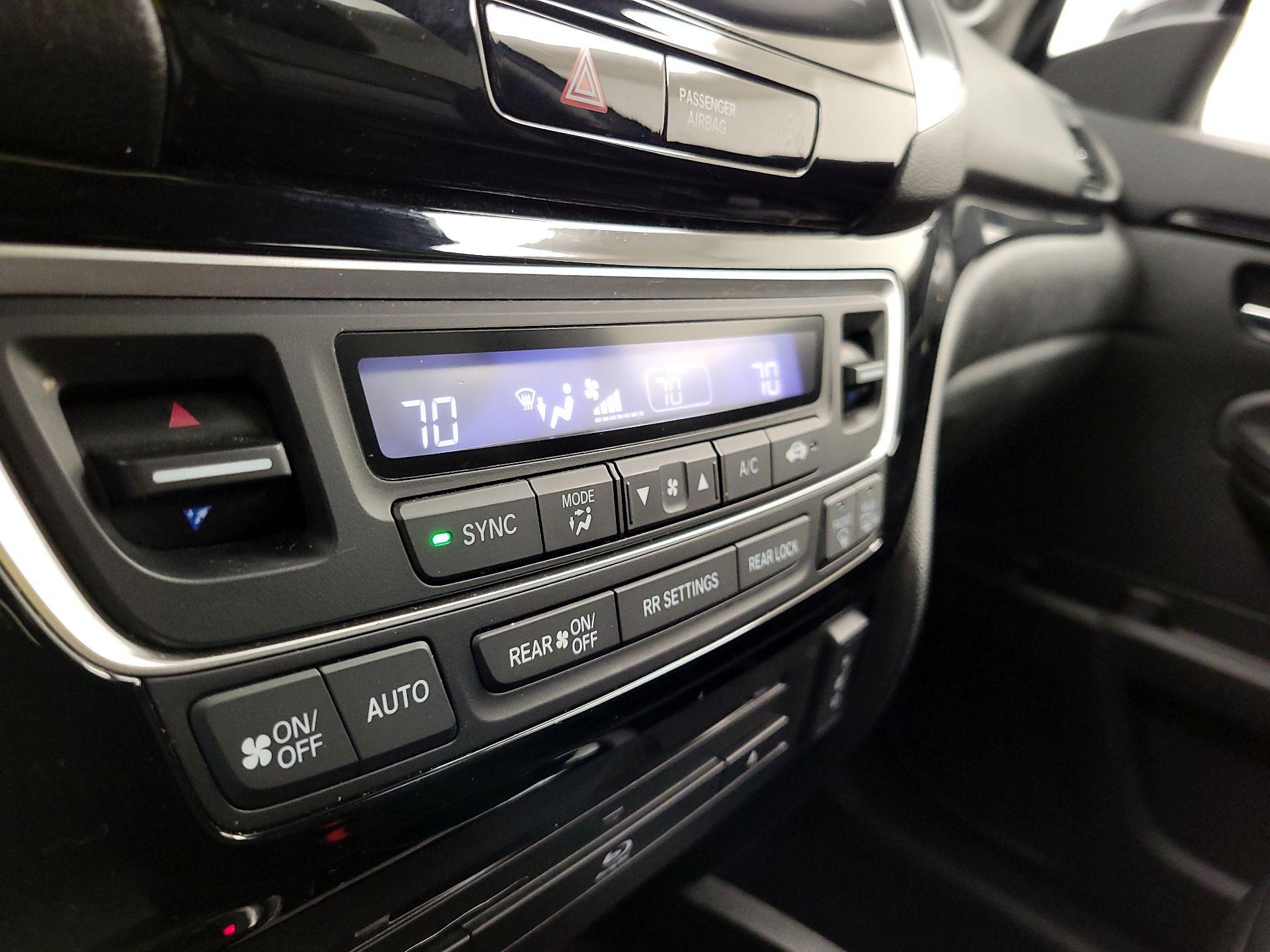 Thumbnail: 2018 Honda Pilot - 17