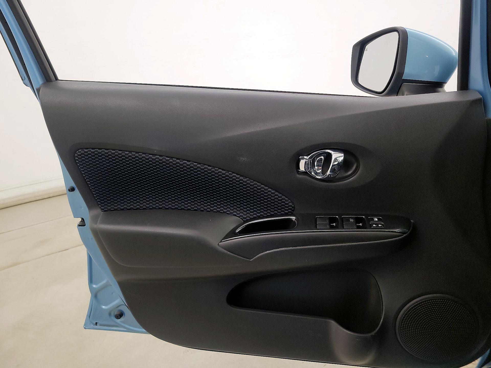 Thumbnail: 2015 Nissan Versa Note - 12