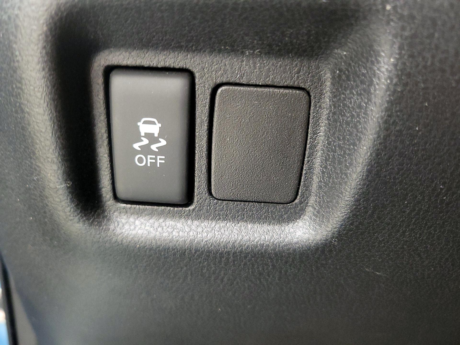 Thumbnail: 2015 Nissan Versa Note - 13