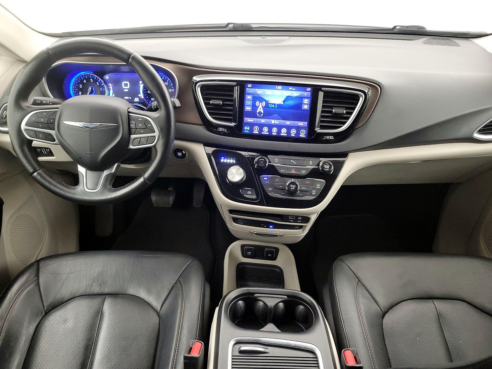 Thumbnail: 2018 Chrysler Pacifica - 9