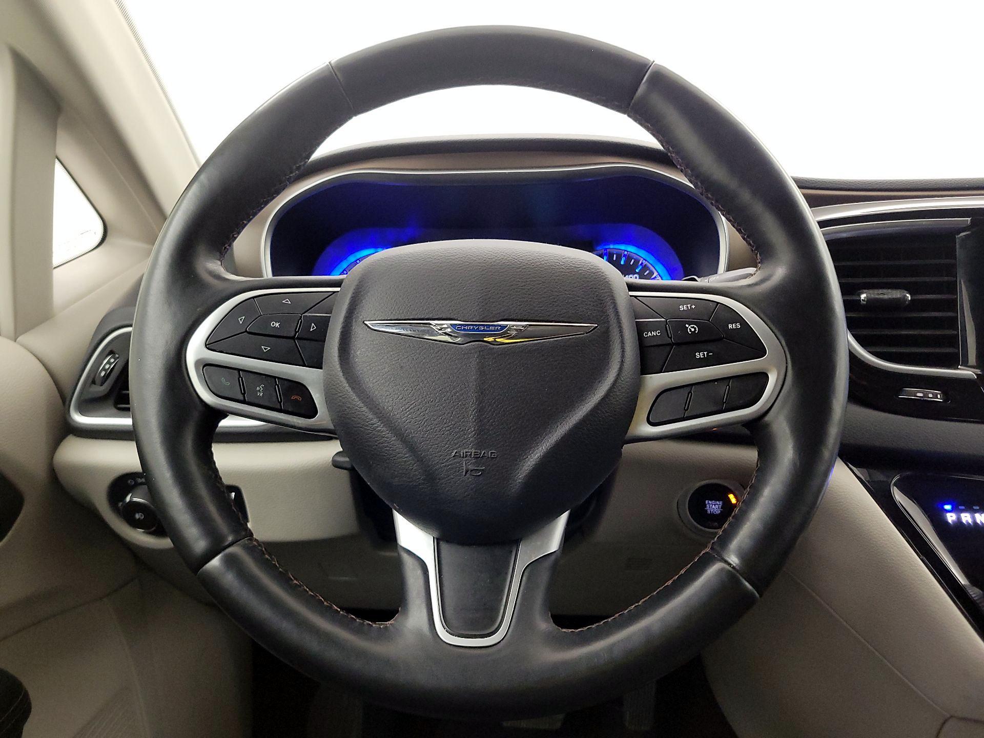 Thumbnail: 2018 Chrysler Pacifica - 10