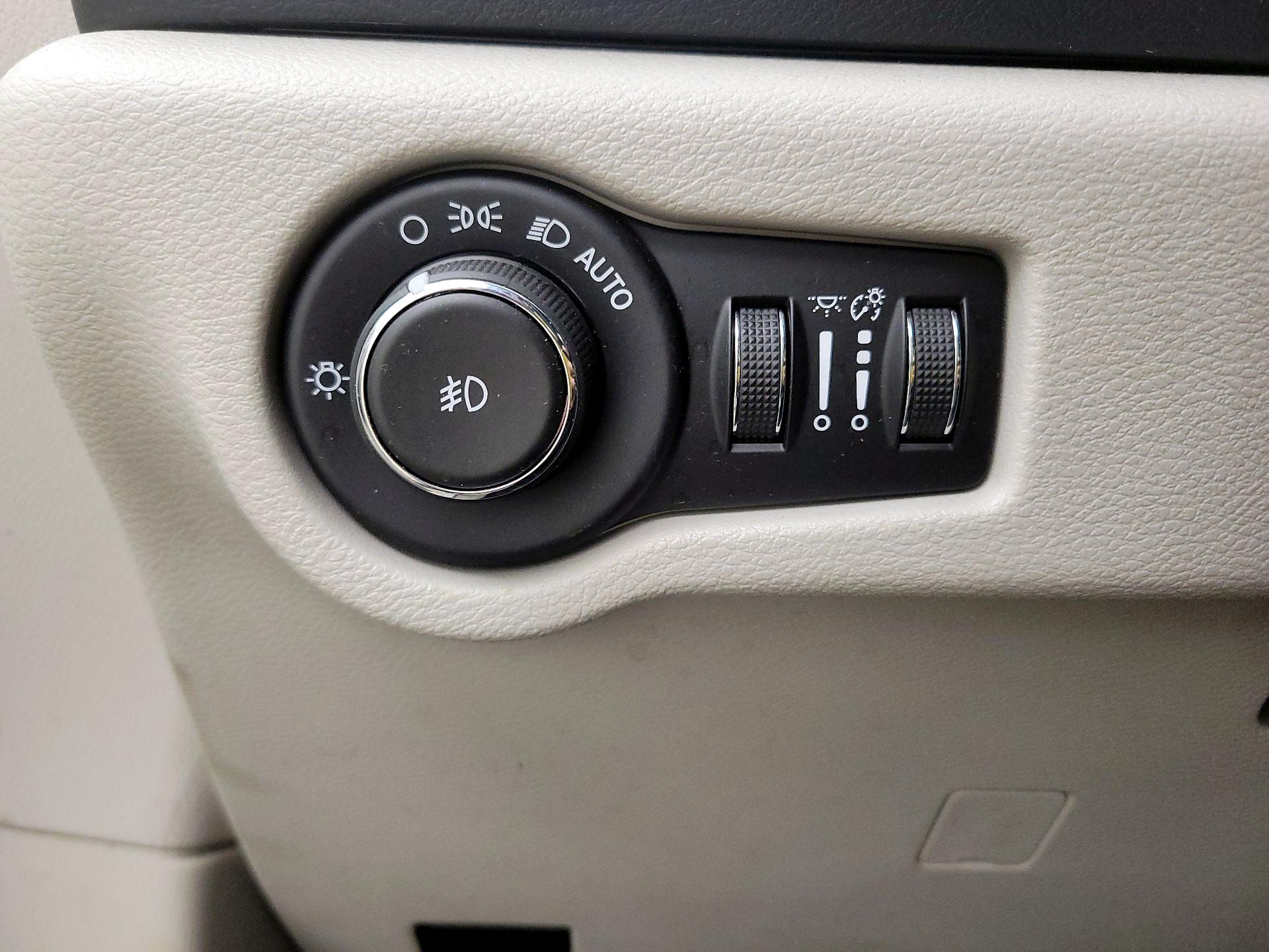 Thumbnail: 2018 Chrysler Pacifica - 13