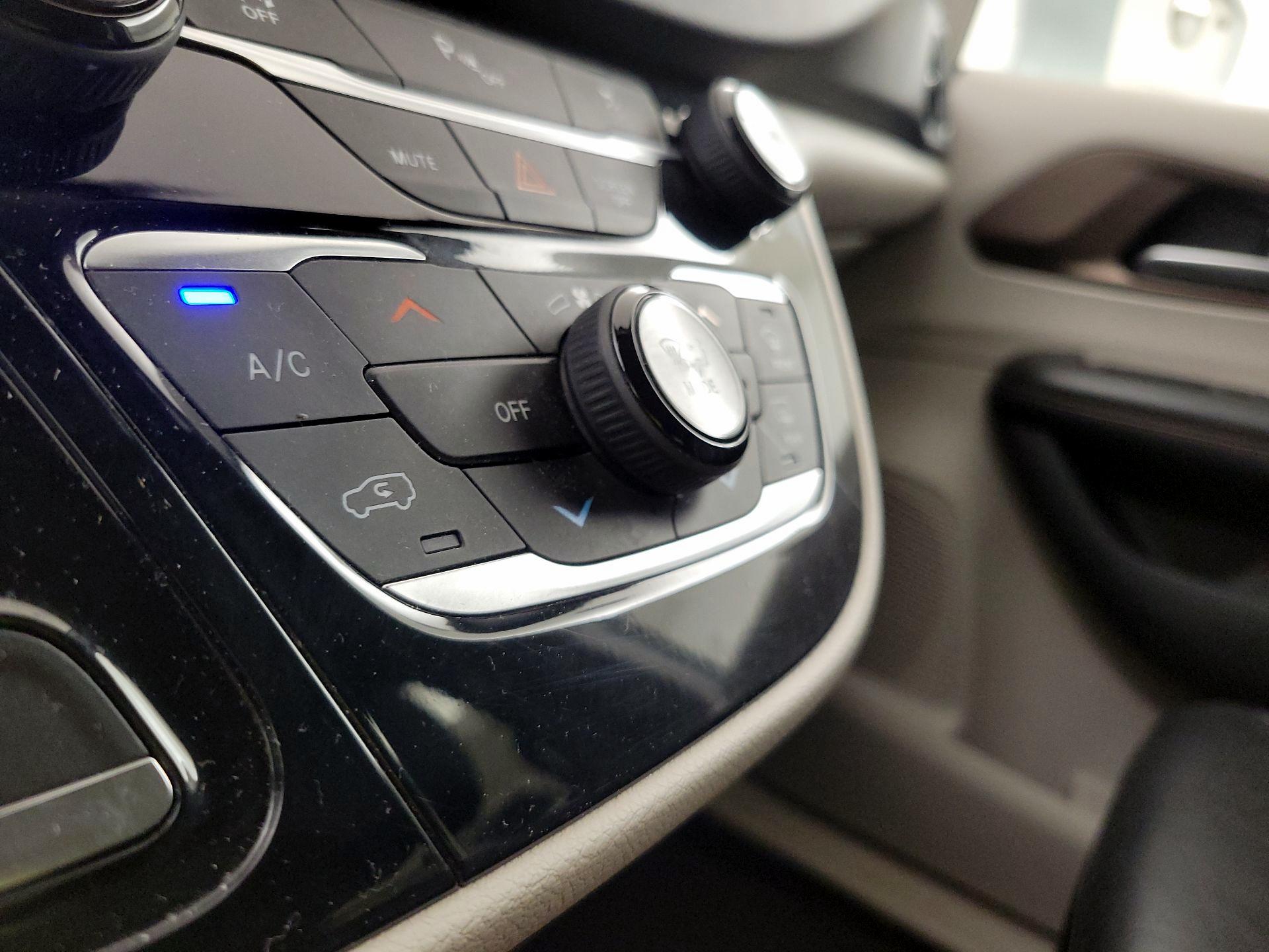 Thumbnail: 2018 Chrysler Pacifica - 17