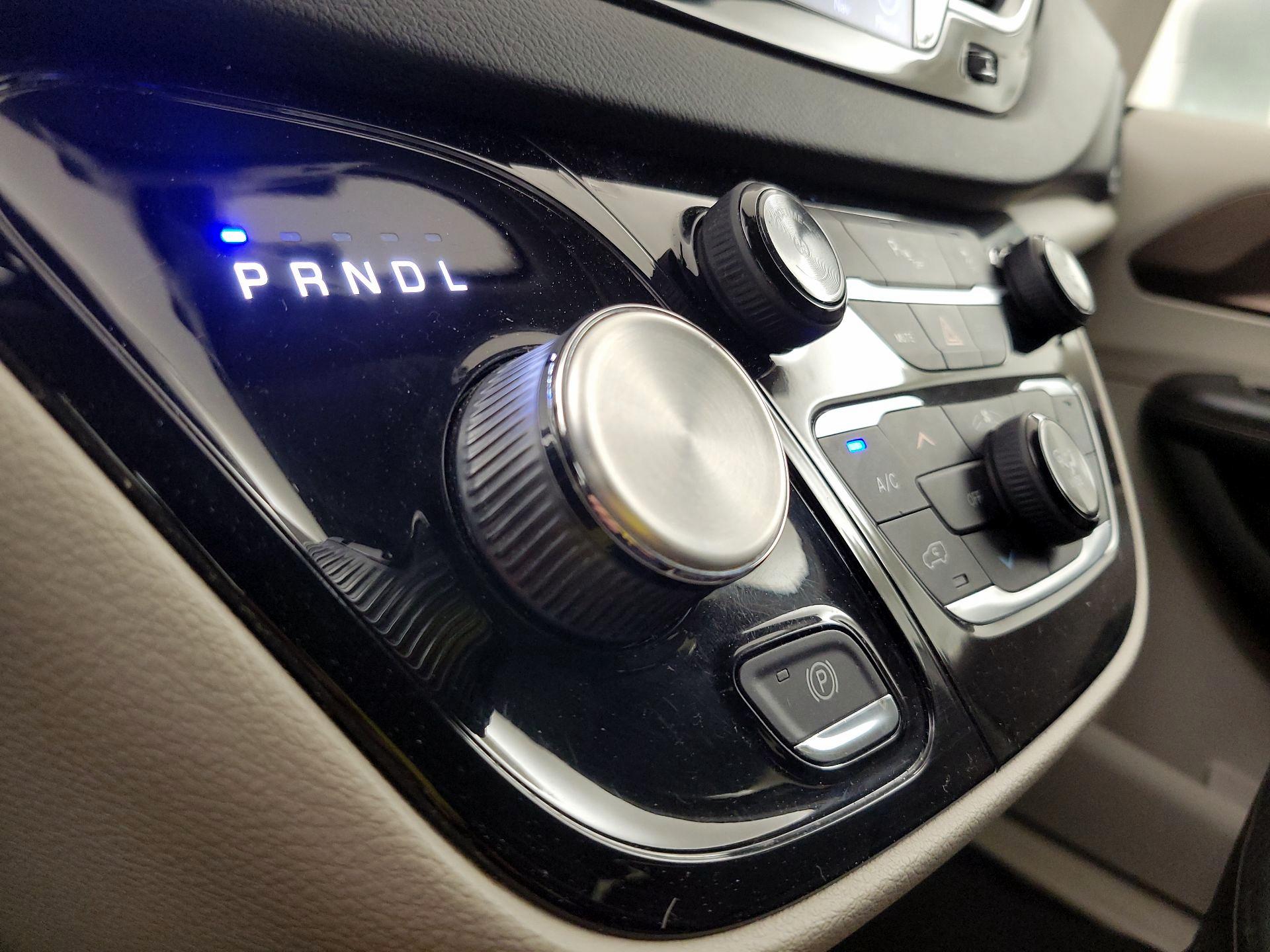 Thumbnail: 2018 Chrysler Pacifica - 18