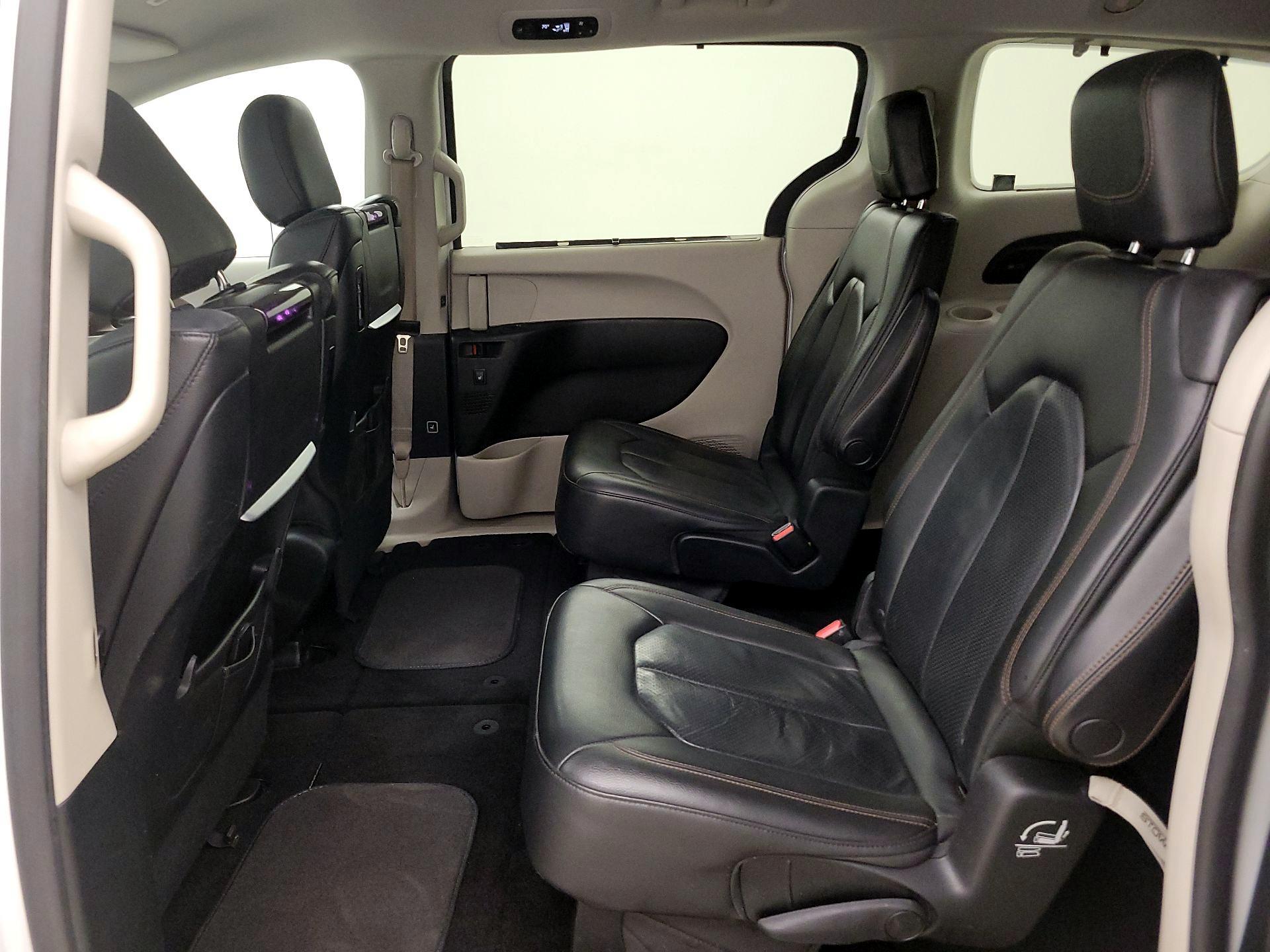 Thumbnail: 2018 Chrysler Pacifica - 20