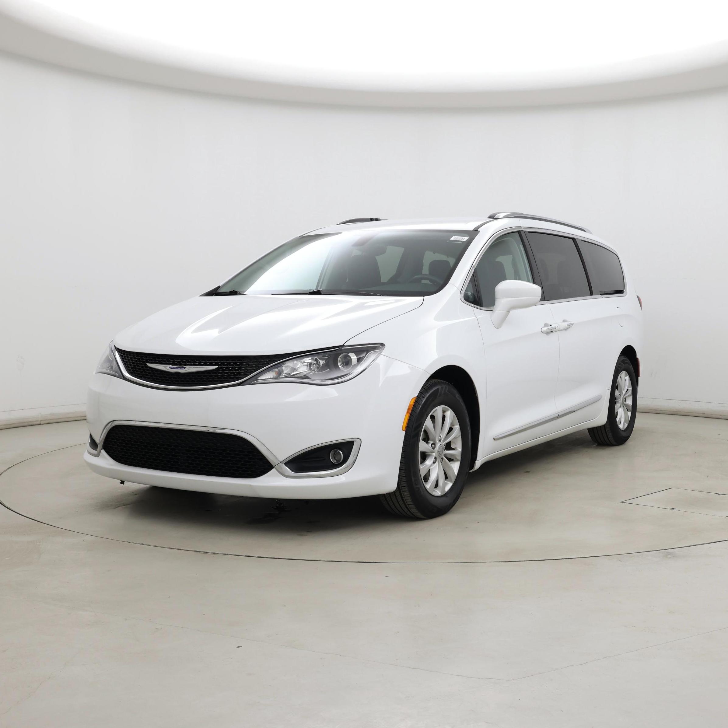 Thumbnail: 2018 Chrysler Pacifica - 4