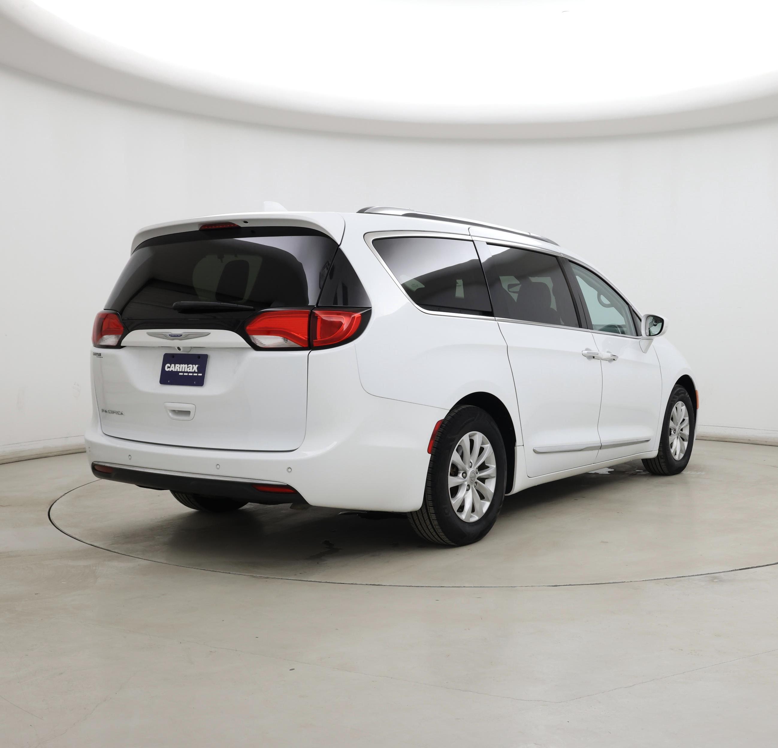 Thumbnail: 2018 Chrysler Pacifica - 8