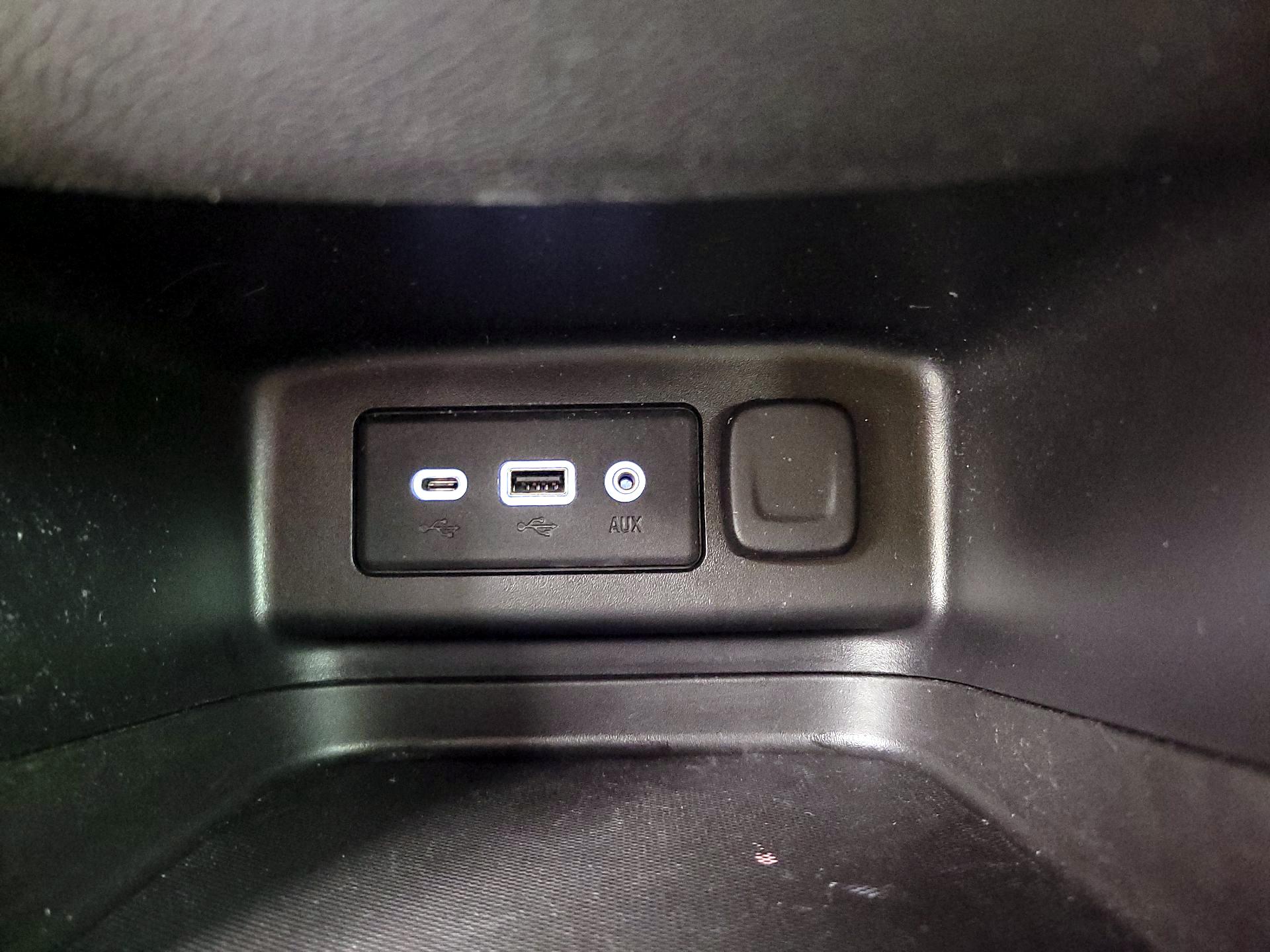 Thumbnail: 2020 Chevrolet Equinox - 18