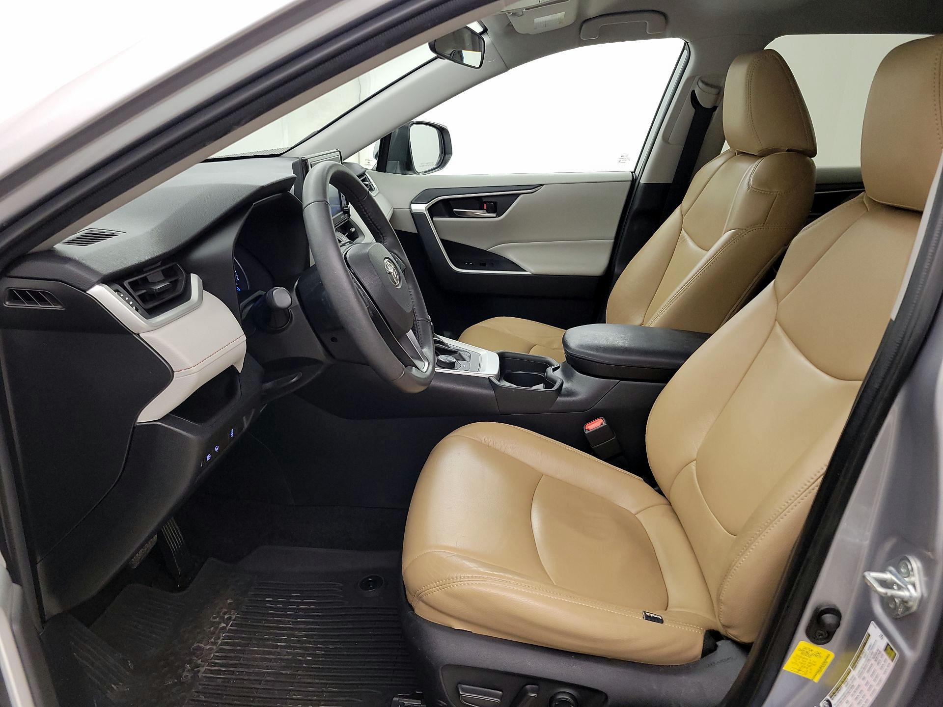 Thumbnail: 2021 Toyota RAV4 - 11