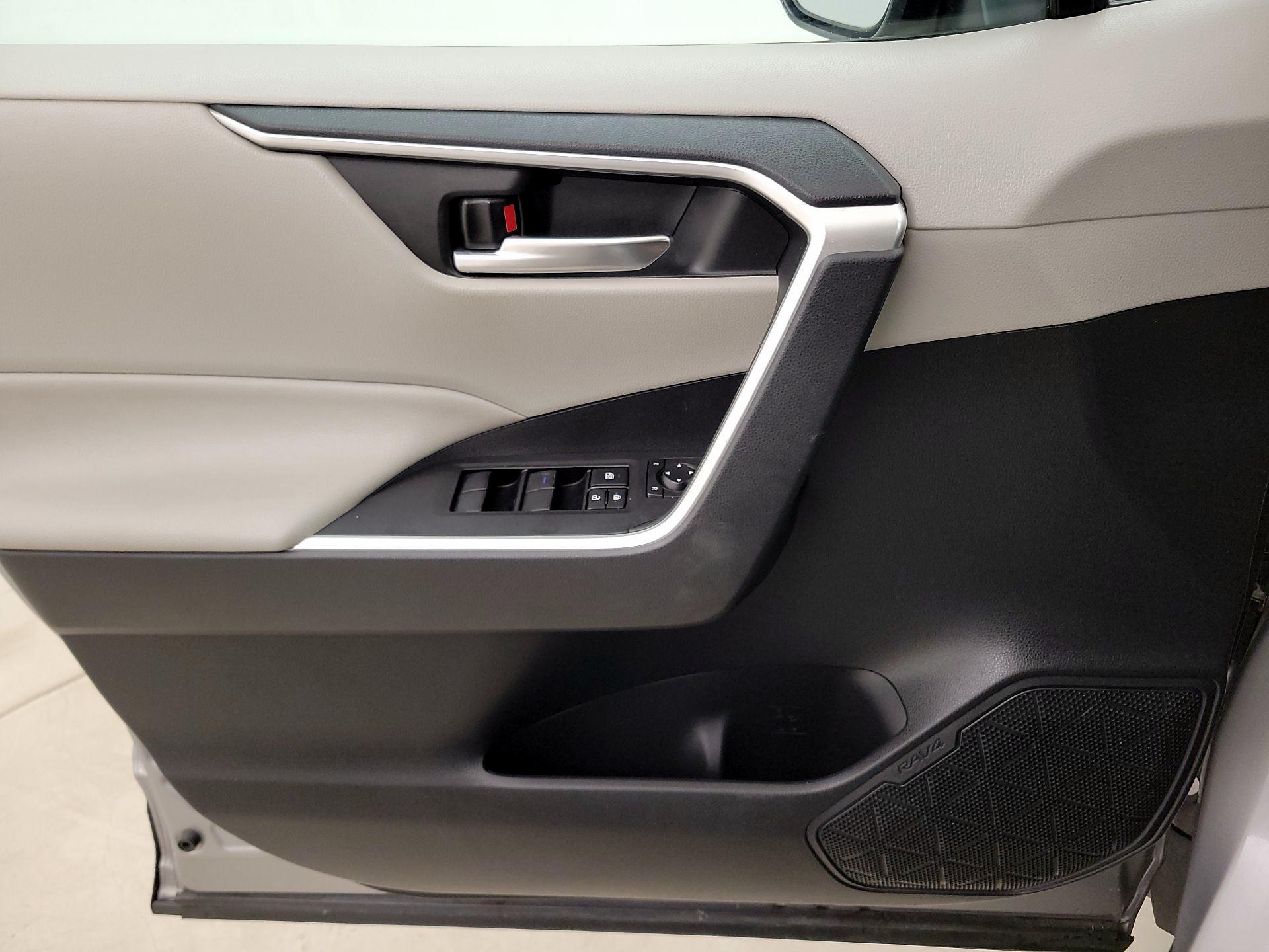 Thumbnail: 2021 Toyota RAV4 - 12